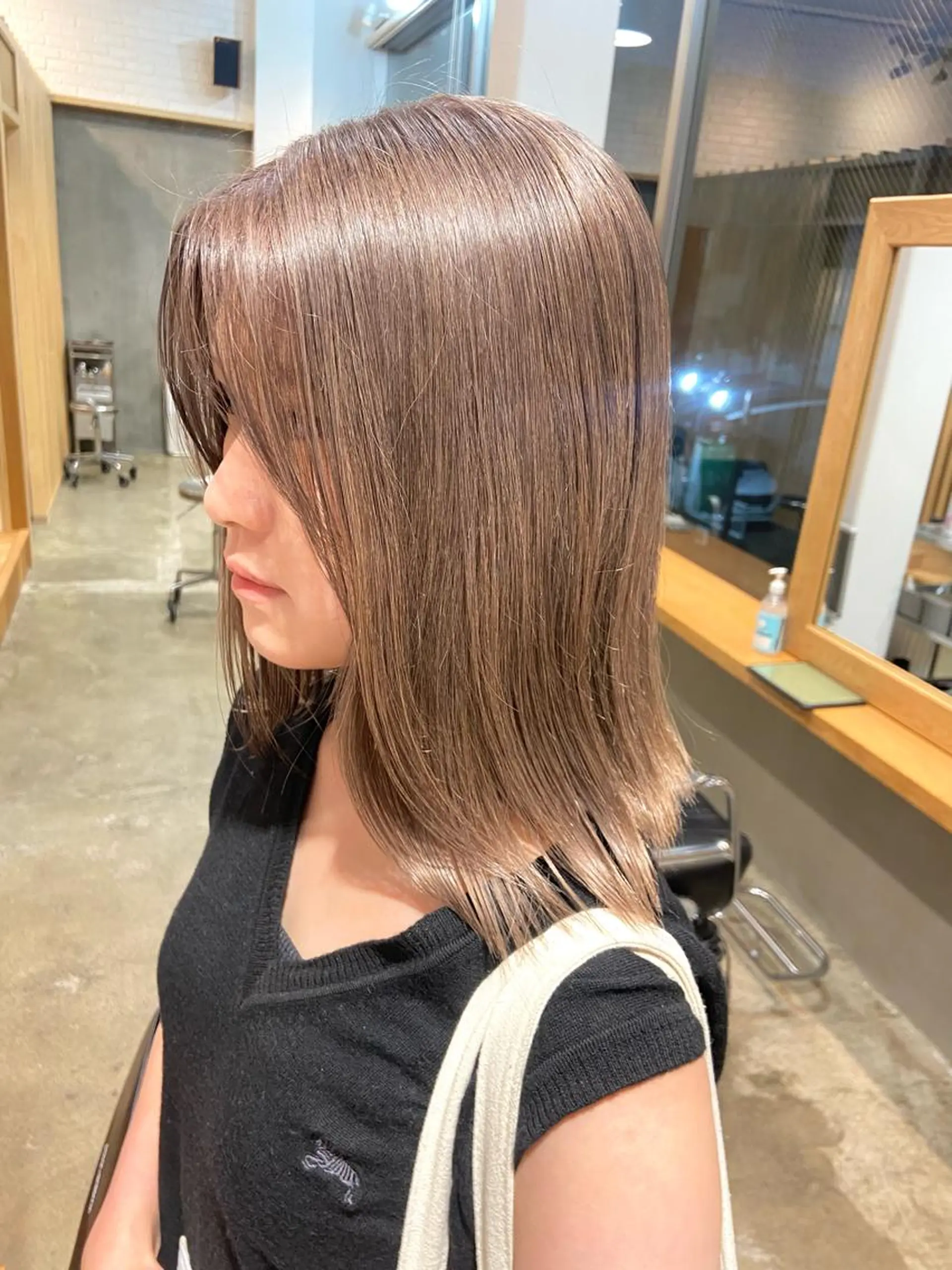 ミディアム ショート/ウルフ ハイトーン/カイセイのヘアスタイル