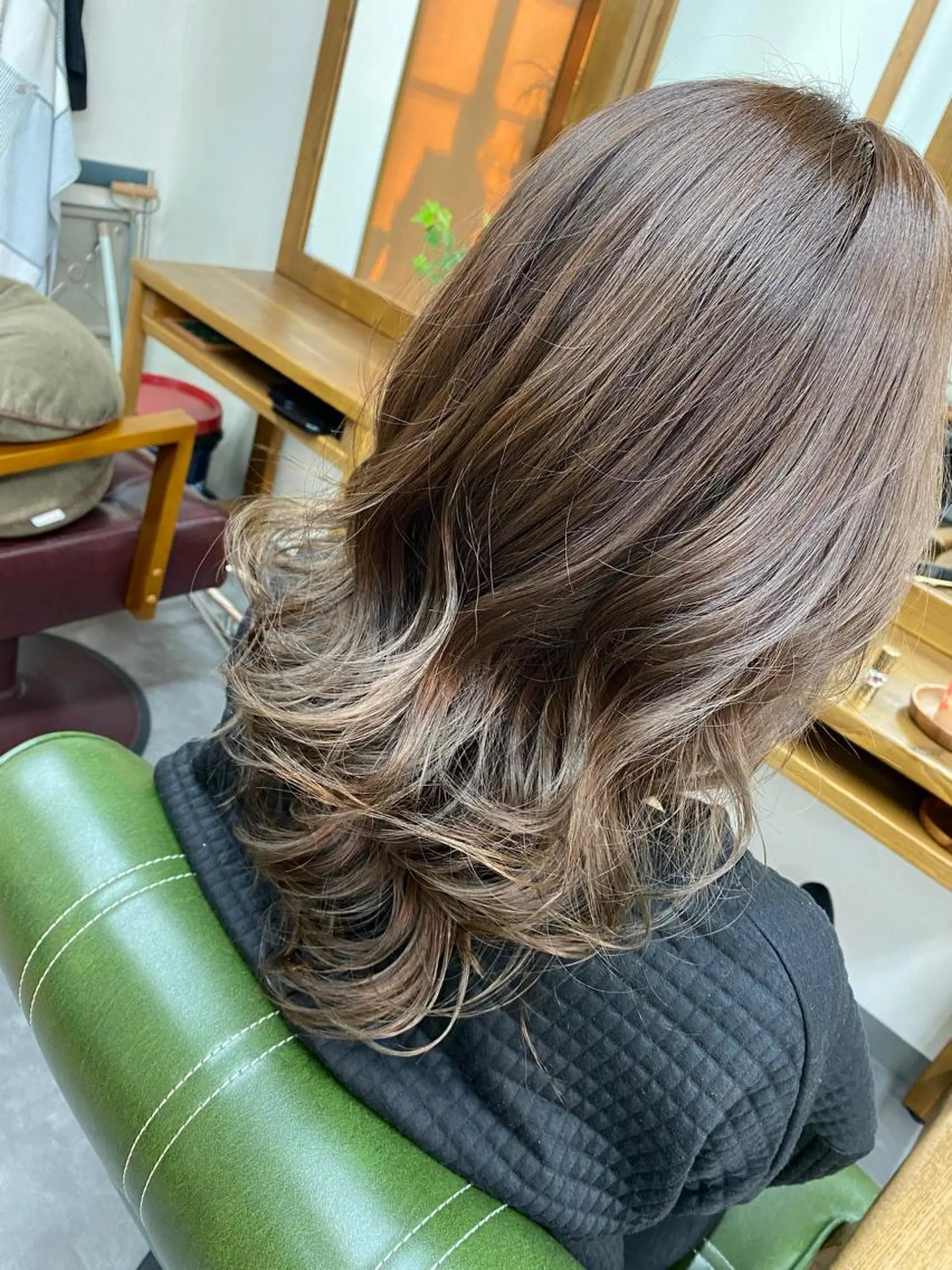 ロング ハイライト カット ヘアカラー 永沼 真依のヘアスタイル