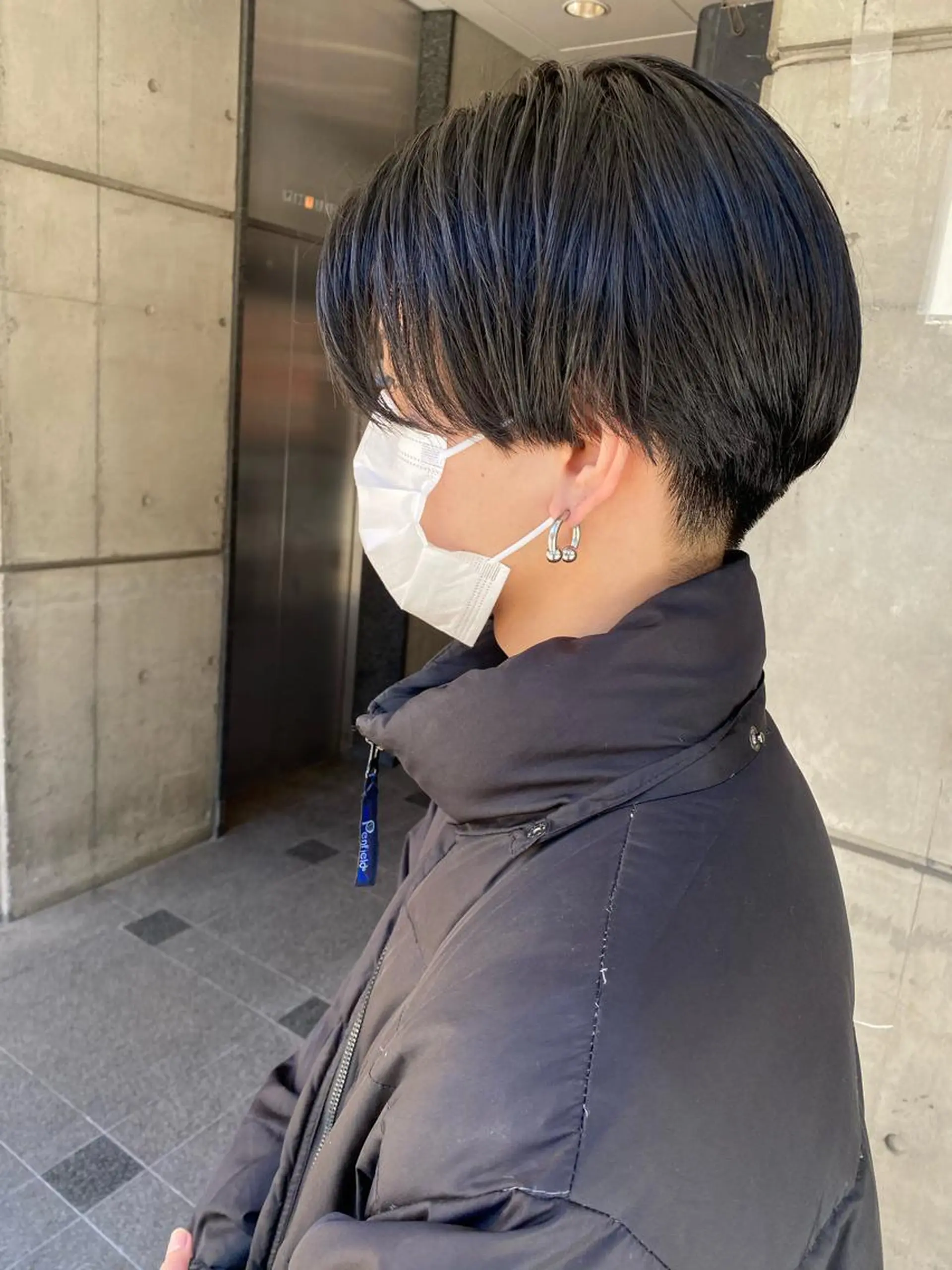 ショート カラー パーマ ヘアアレンジ メンズ キッズ ネイル mana 暖色カラーカットのヘアスタイル