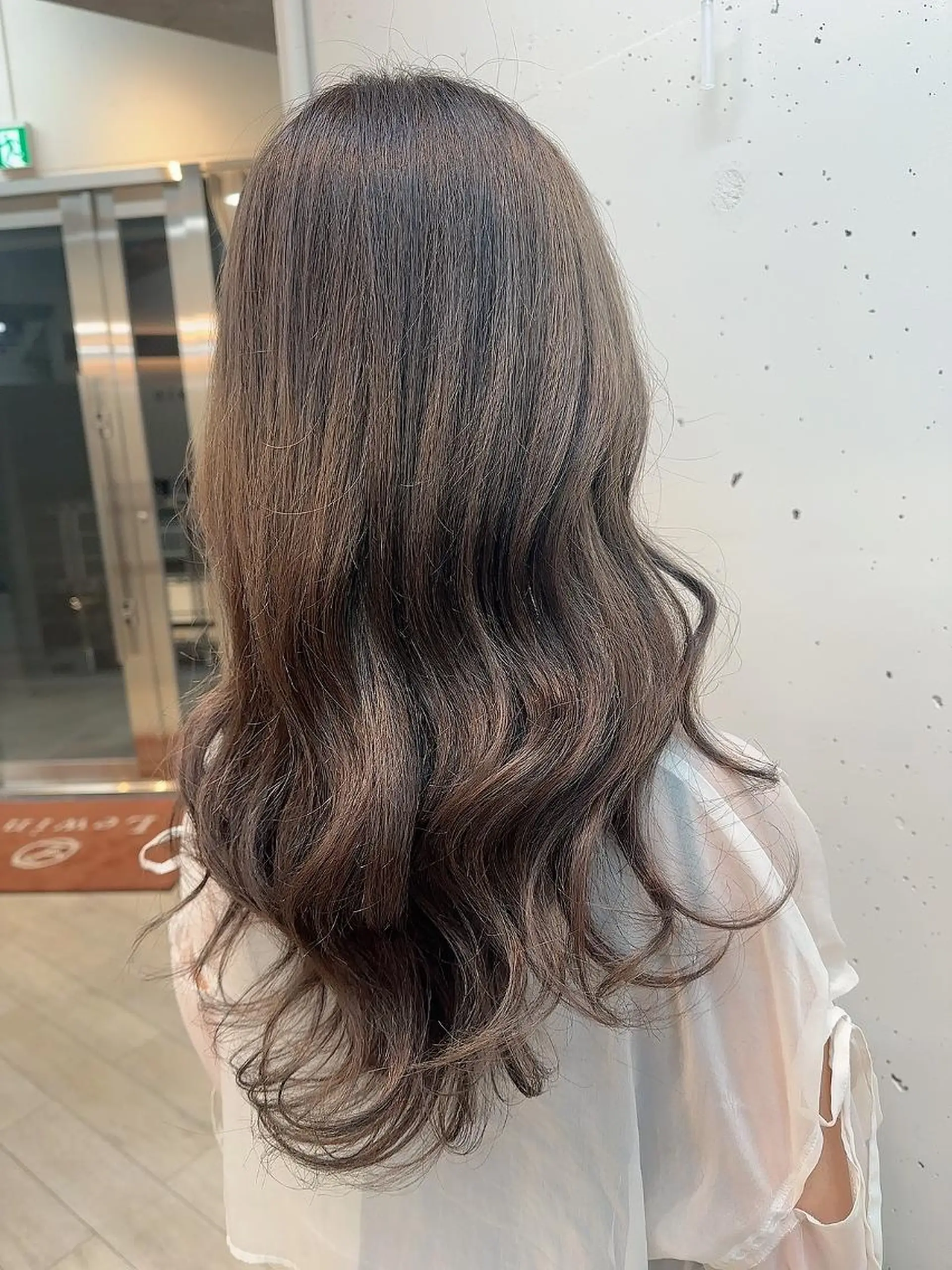 カラー ブリーチ ヘアカラー あかり🍎🤍 ストレートモデル🫧のヘアスタイル