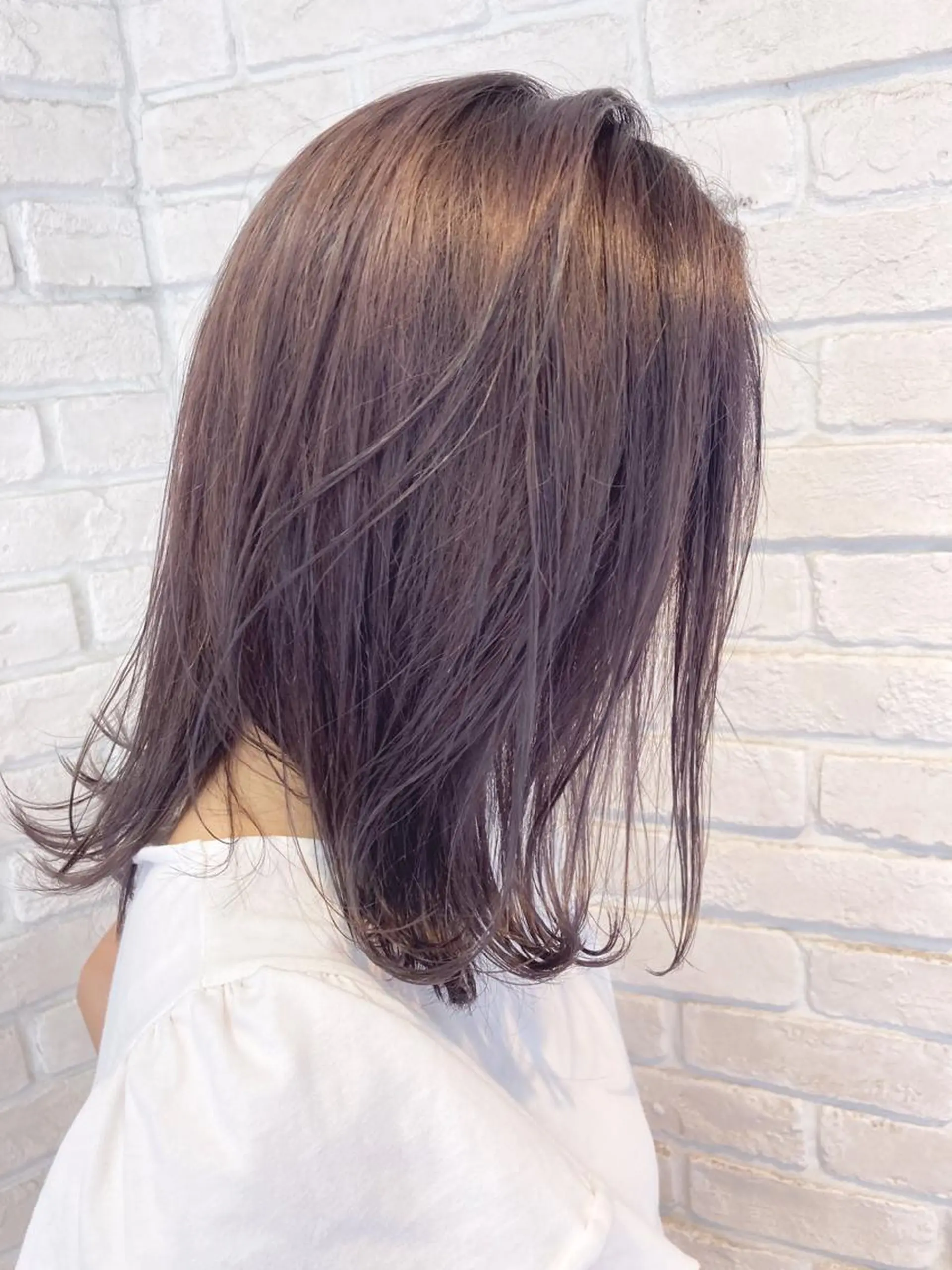 カラー あやかショート 白髪ぼかしのヘアスタイル