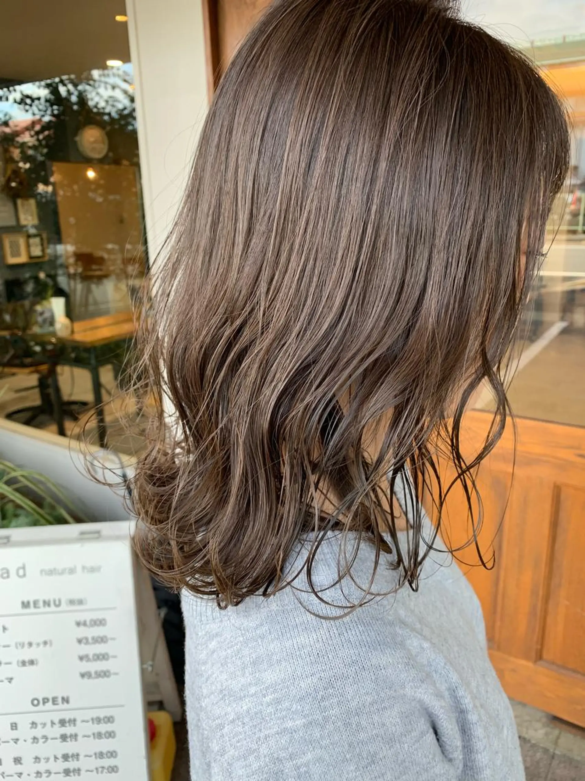 ミディアム カラー 吉原 由菜のヘアスタイル