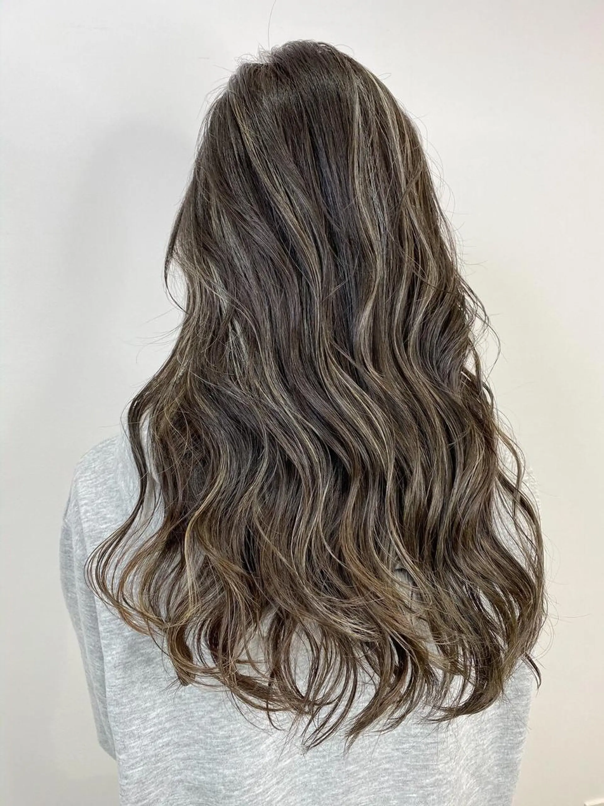 カラー ロング ヘアカラー トリートメント デザインカラー Lienのヘアスタイル