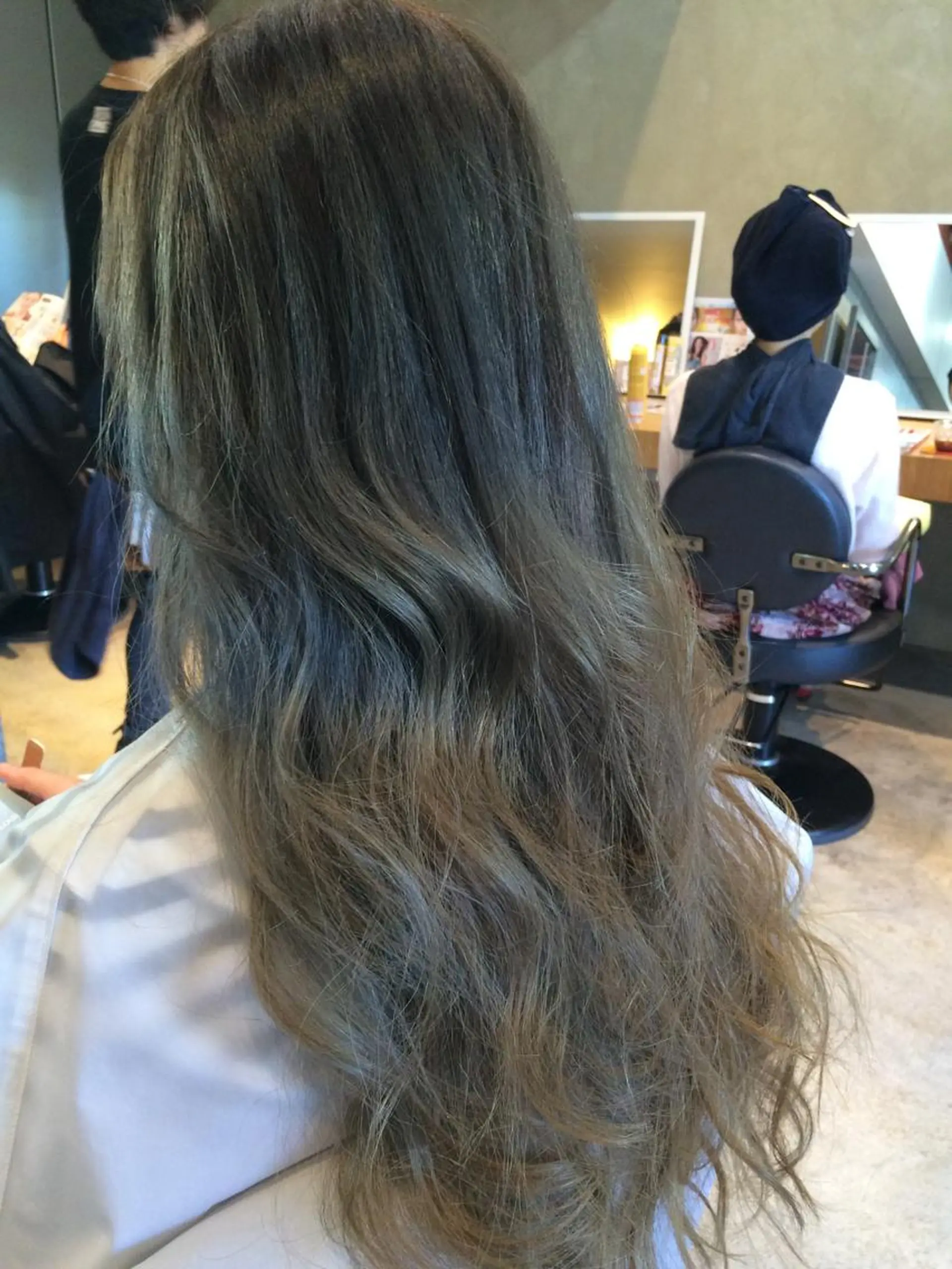 ミディアム セミロング ロング カラー パーマ ヘアアレンジ アッシュ アッシュグレー ハイライトカラー ハイライト 今泉 直裕ショートボブの匠のヘアスタイル