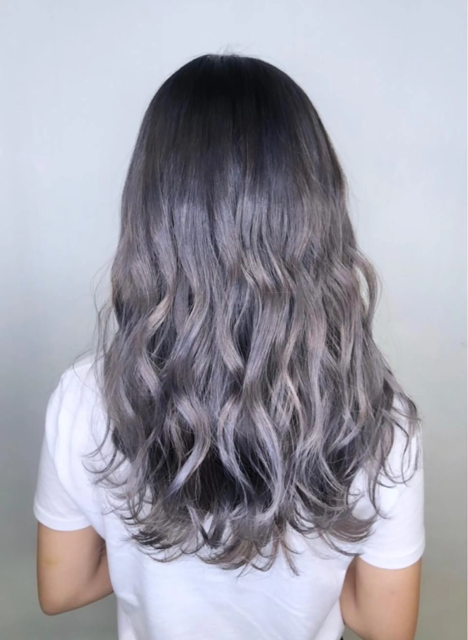 ロング カラー ヘアアレンジ ヘアカラー トリートメント 川上 麻梨阿のヘアスタイル