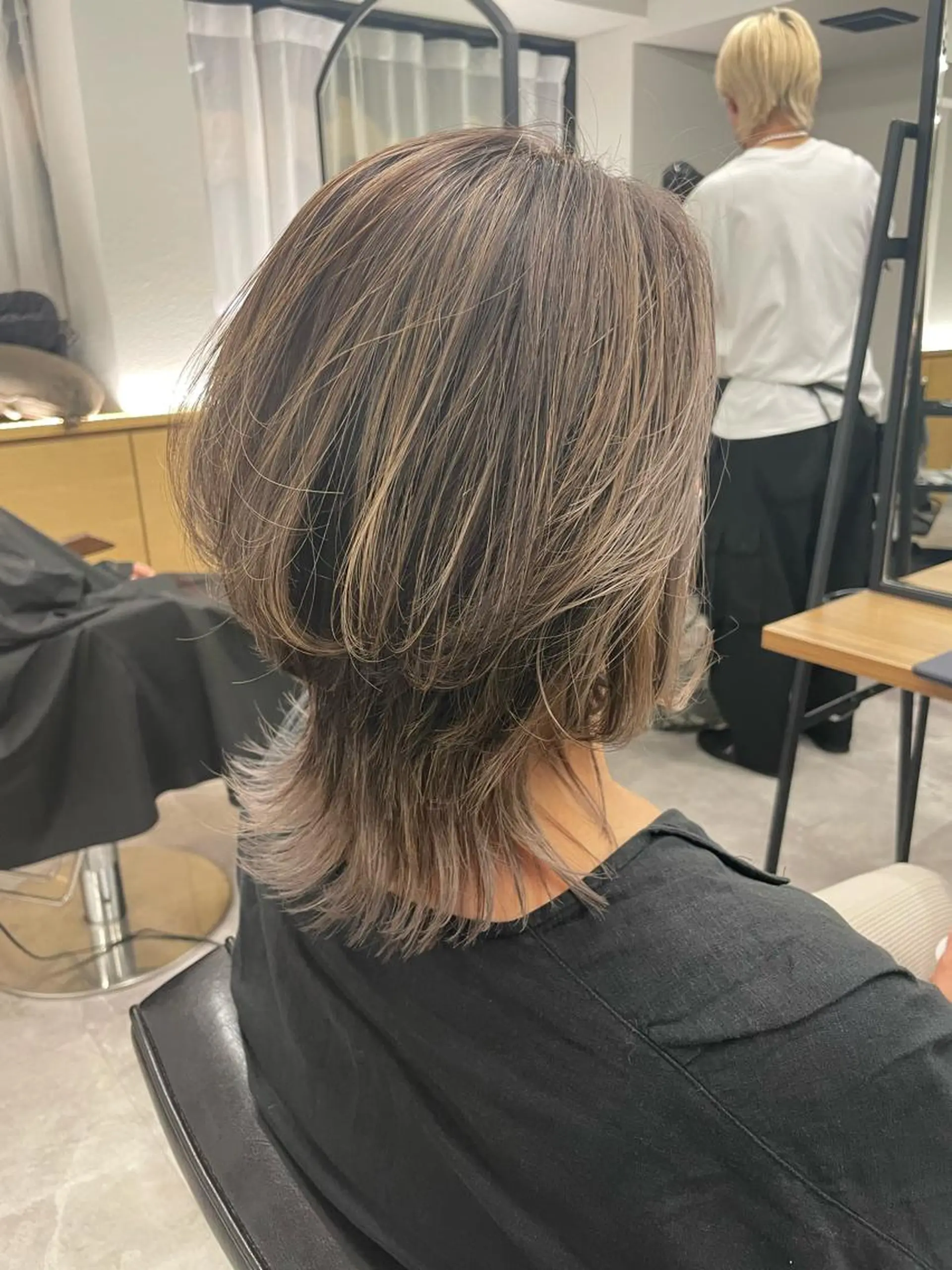 ミディアム カラー ハイライトカラー ハイライト Emitas.　井上 真奈美のヘアスタイル