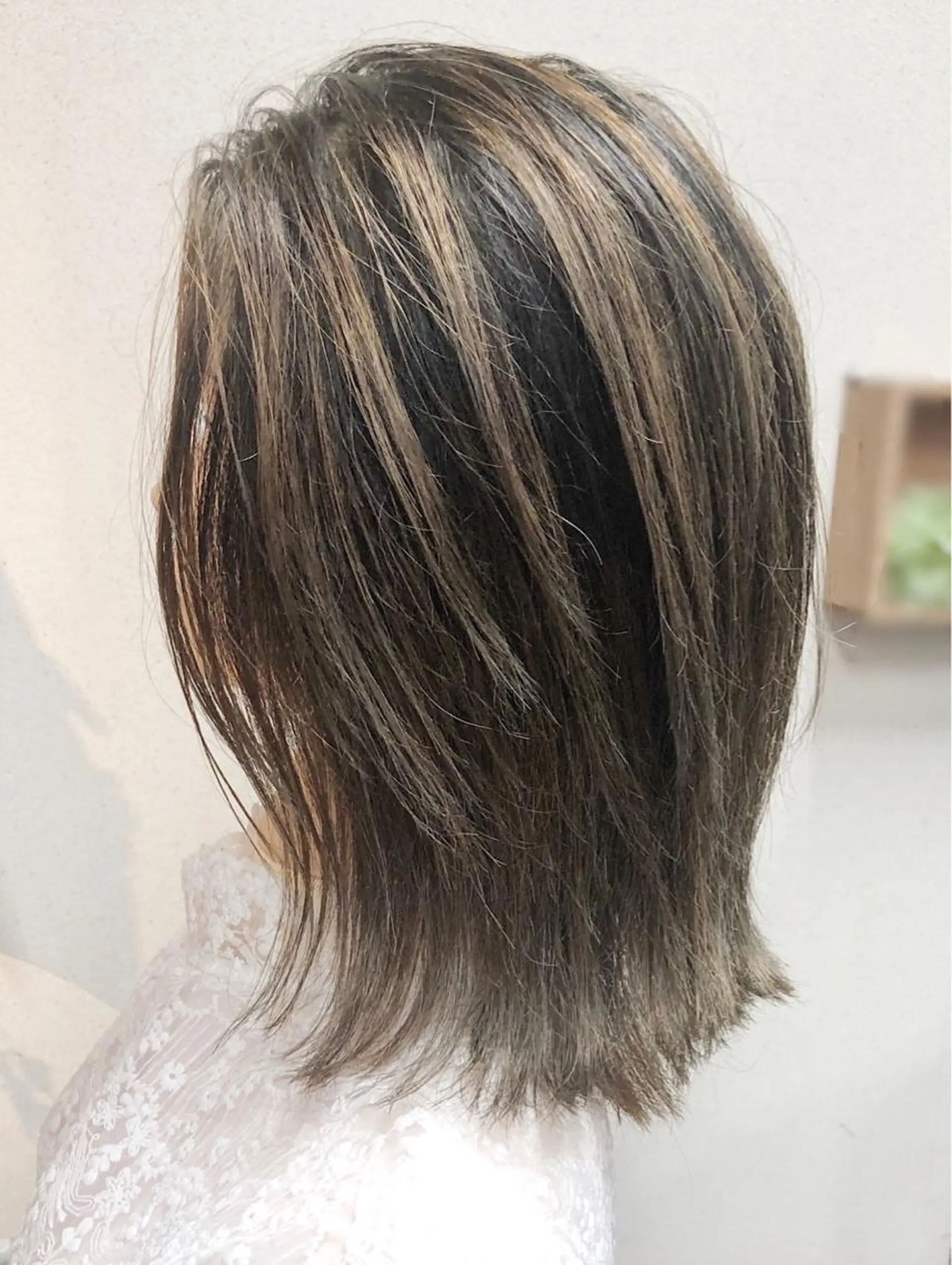 ミディアム カラー バレイヤージュ グレージュ レイヤーカット ケアブリーチ /髪質 改善/古橋圭史郎のヘアスタイル