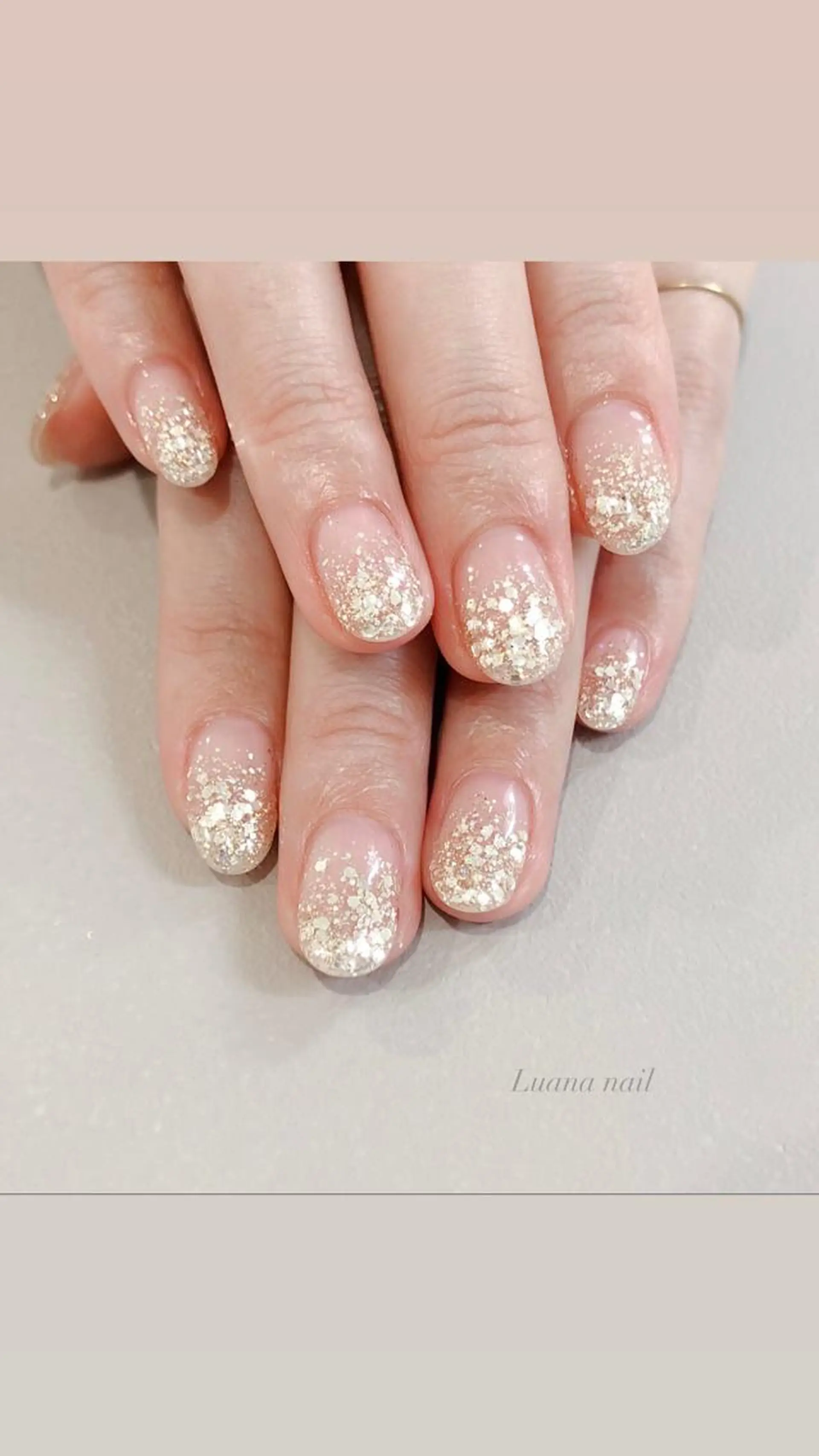 ミディアム キッズ ネイル グラデーション キラキラネイル ラメ(グリッター) ラメグラデーション 夏ネイル Luana nail (ルアナネイル)のネイルデザイン