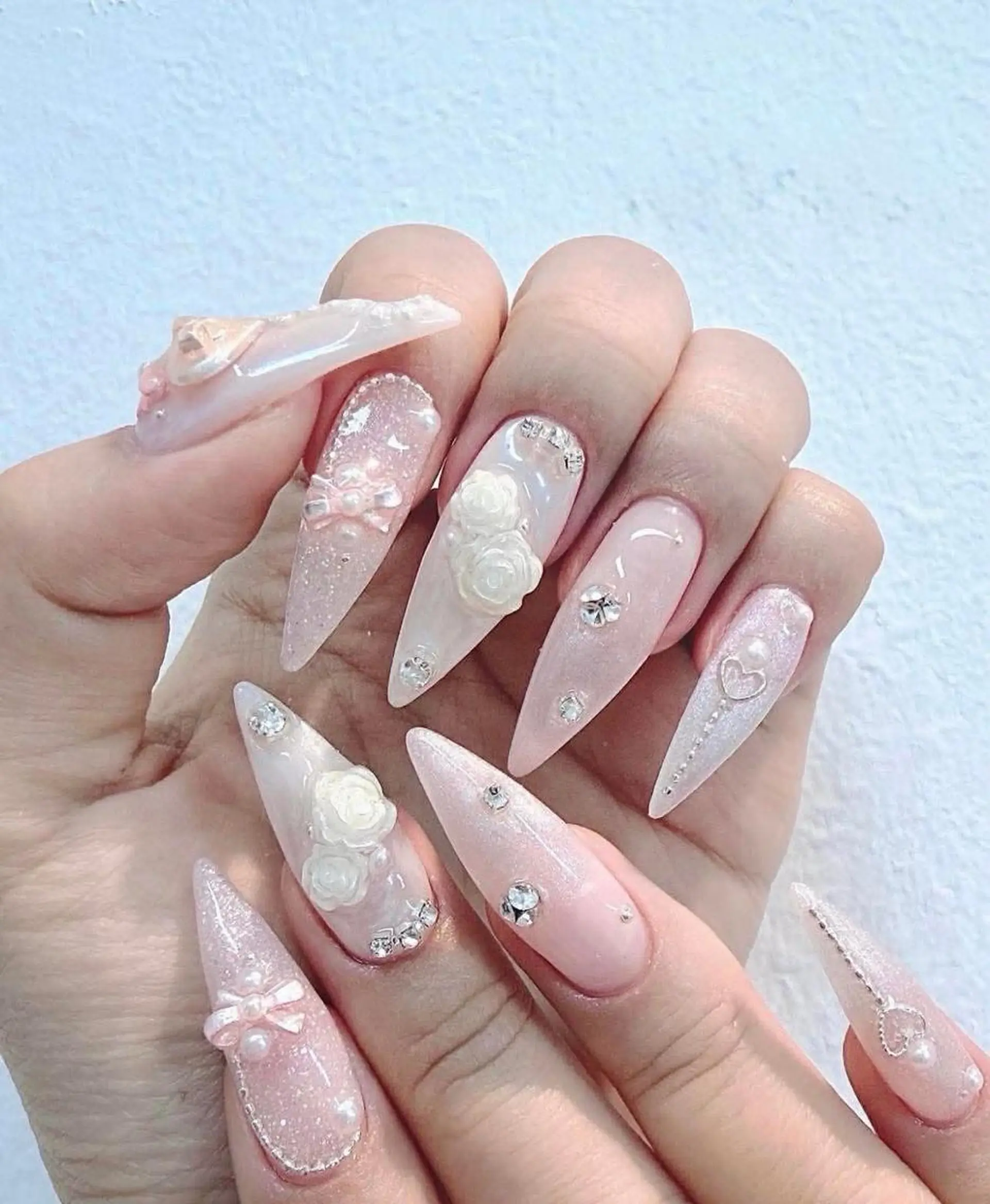 ロング パーマ 韓国風ヘア ニュアンスパーマ ハンドネイル Bling Salonのネイルデザイン