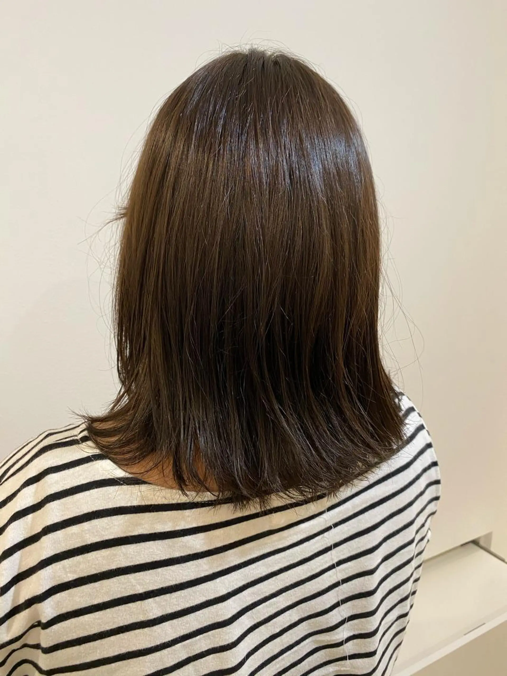 ミディアム カラー 安澤 彩奈のヘアスタイル