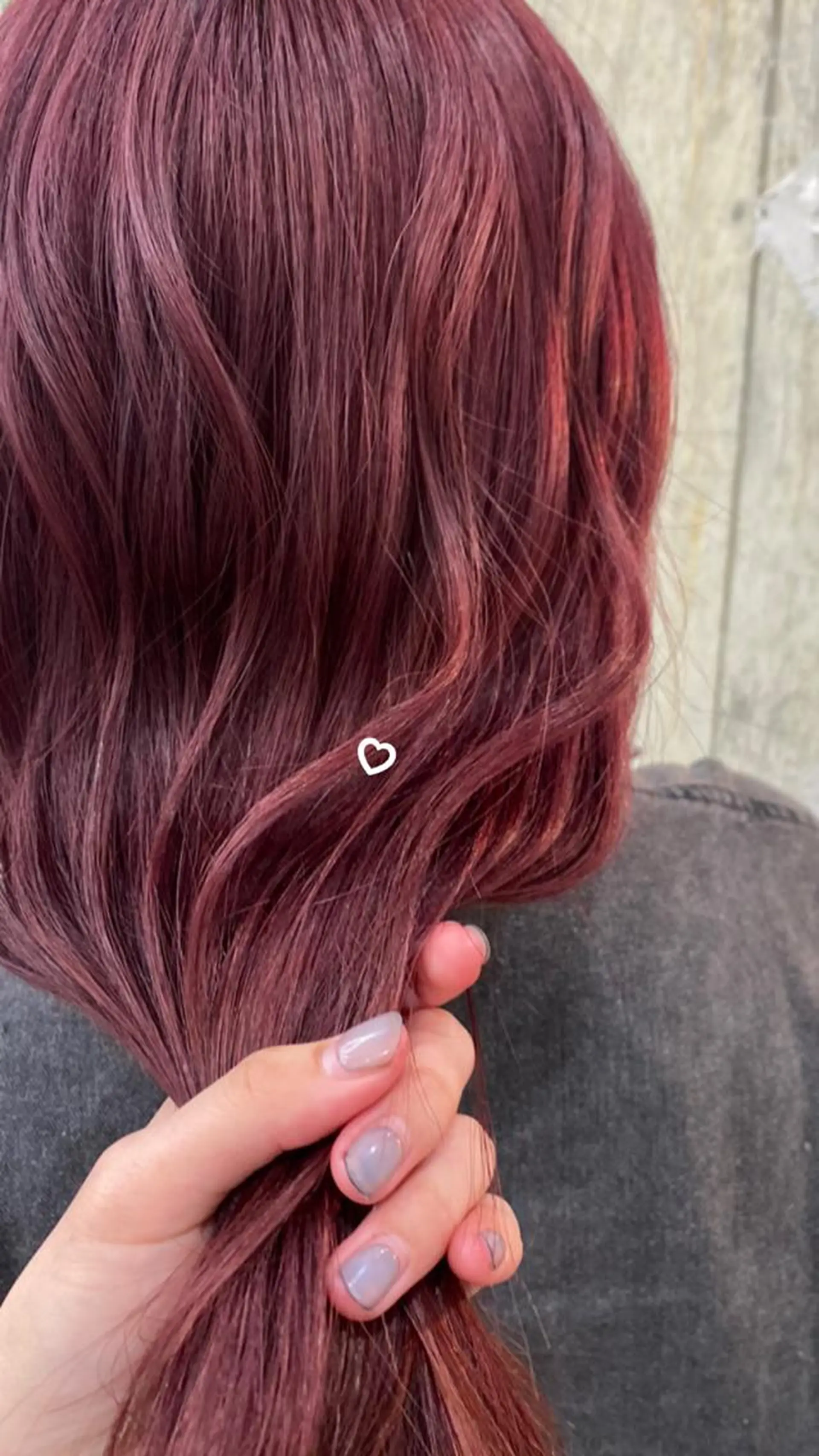 ロング カラー ブリーチ KVELL ユナのヘアスタイル