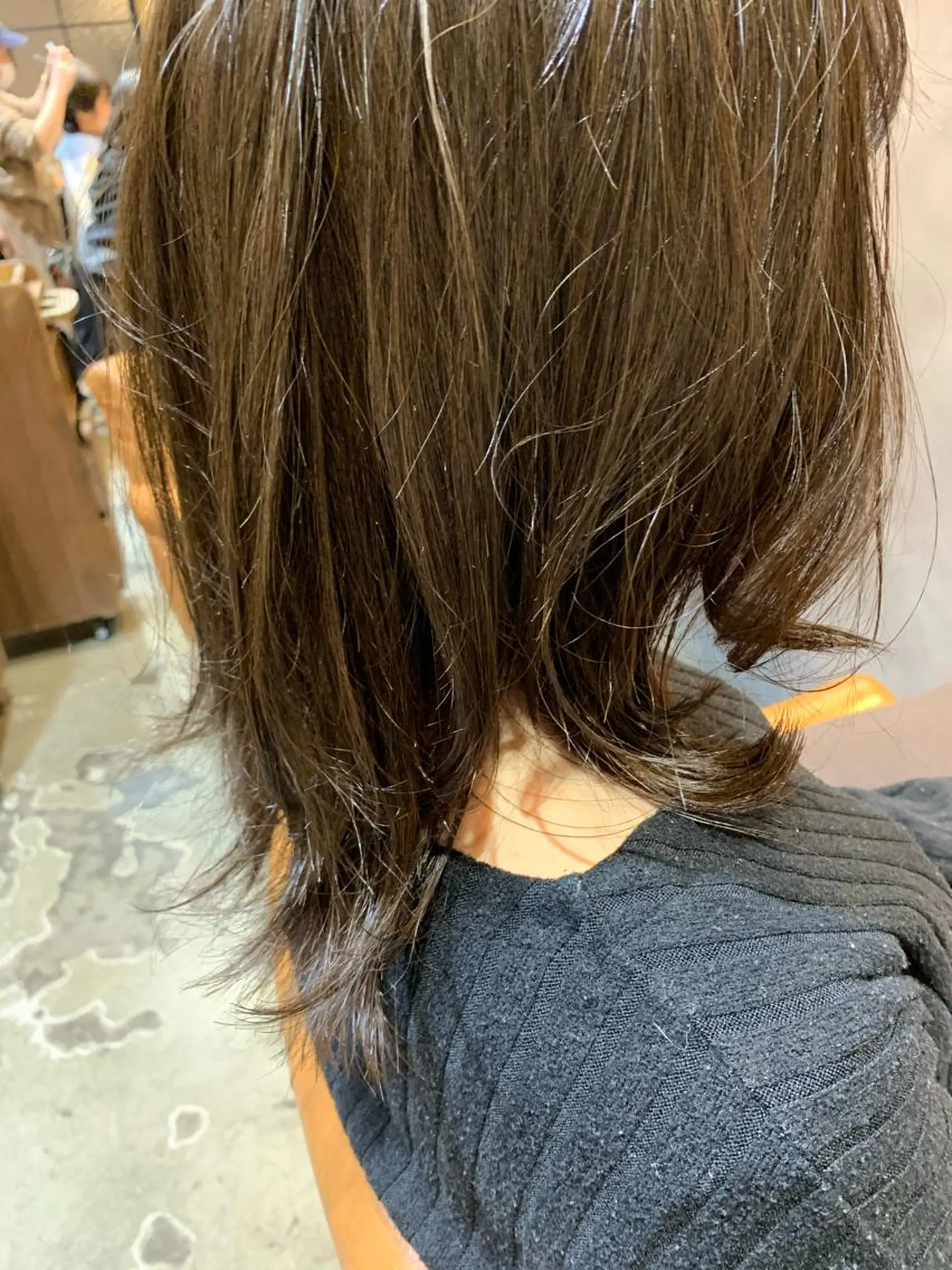 ミディアム CHIC 岩下真衣のヘアスタイル