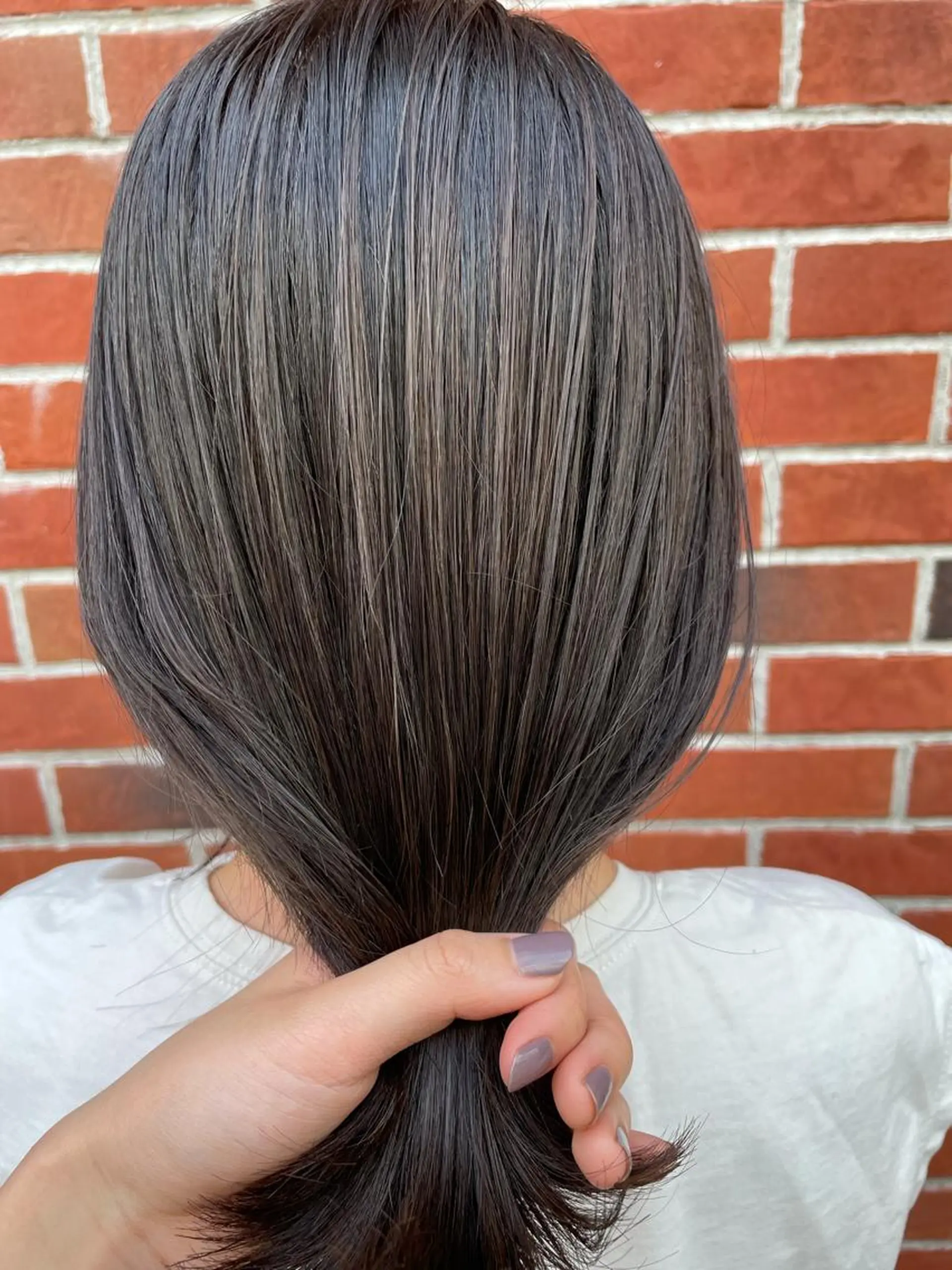 ミディアム 小林 愛花のヘアスタイル