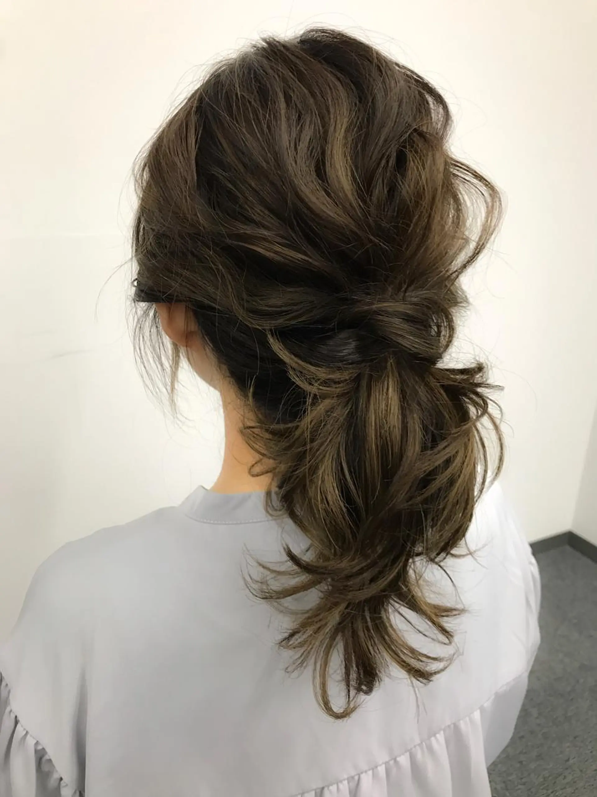 ミディアム カラー ヘアアレンジ ハイライトカラー ハイライト メンズハイトーン メンズバレイヤージュのヘアスタイル