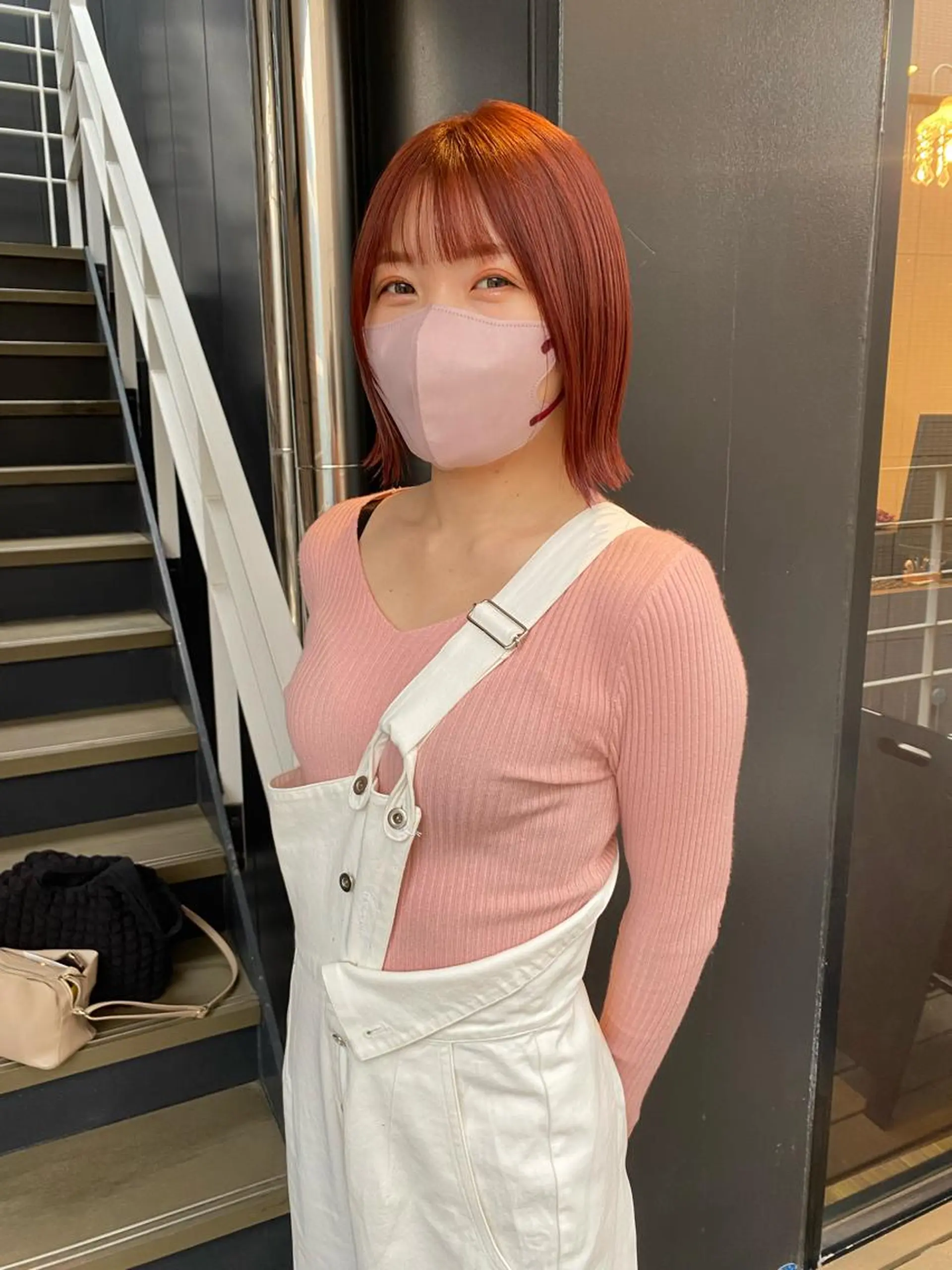 ショート 韓国🇰🇷レイヤー カットオリーブカラーのヘアスタイル