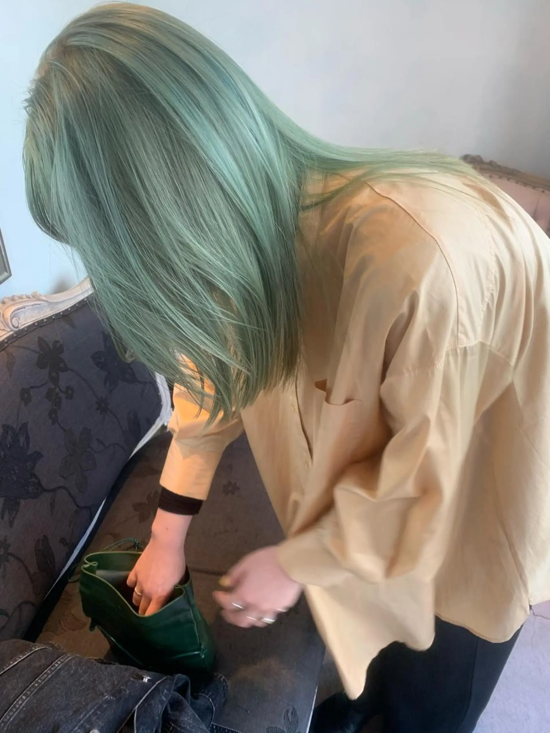 ロング カラー ヘアカラー SAKINO． ベージュカラーのヘアスタイル