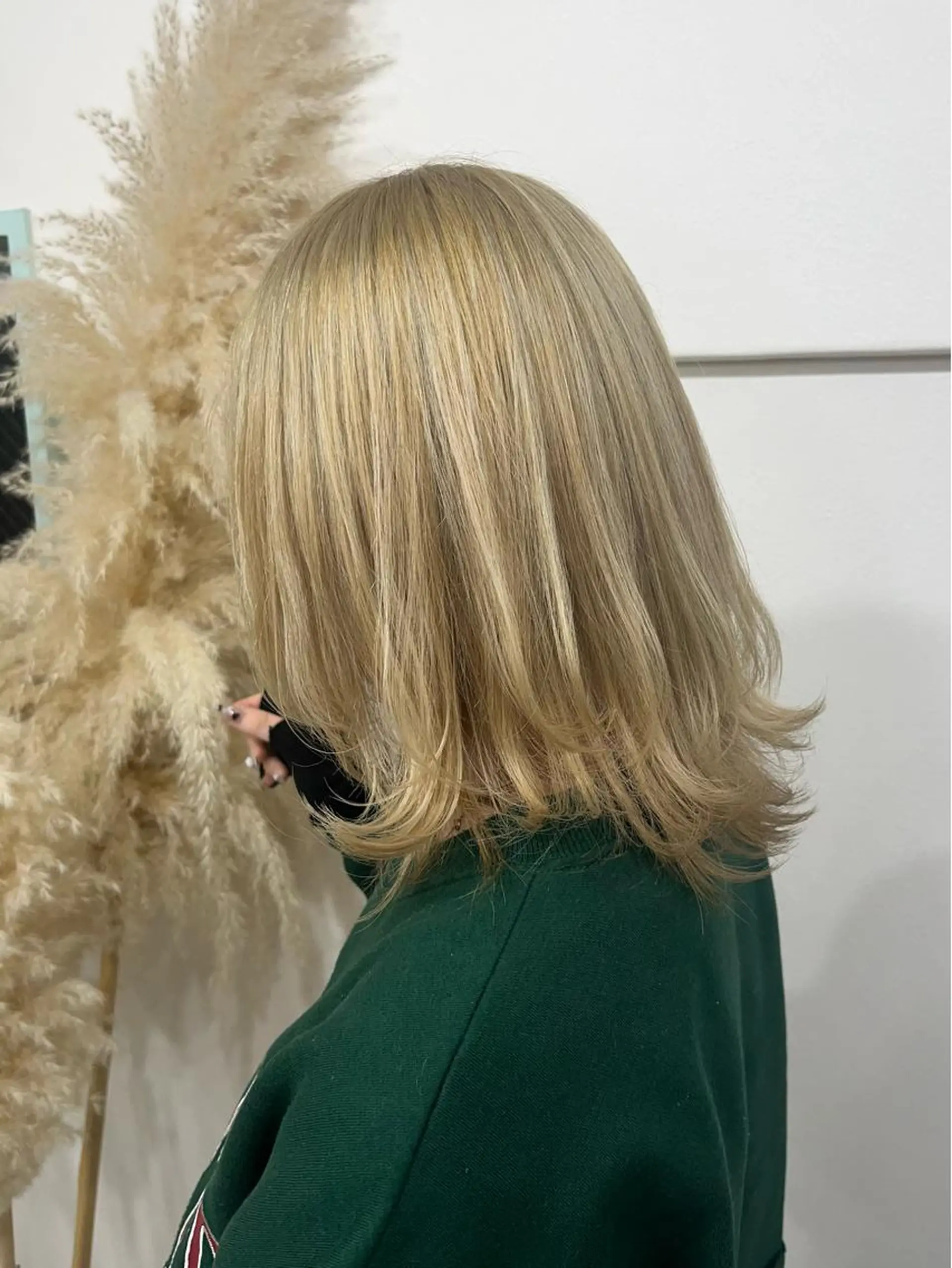 ミディアム ☀️コミヤマミユ☀️ /パーマ/ハイトーンのヘアスタイル