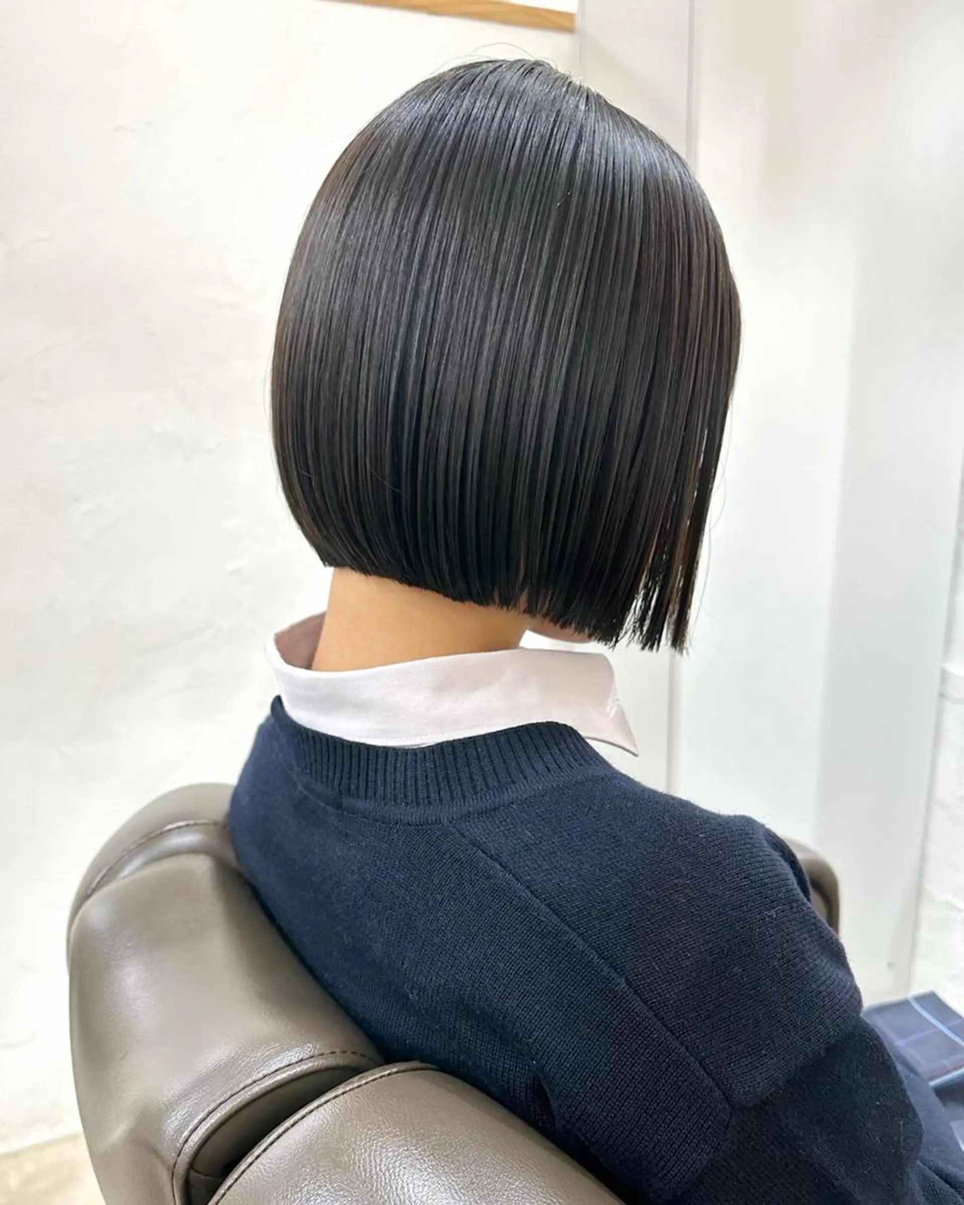 ショート カラー パーマ 切りっぱなしボブ 前下がりボブ ショートボブ 黒髪 デザインカラー 銀座No.1髪質改善 縮毛矯正/本木のヘアスタイル