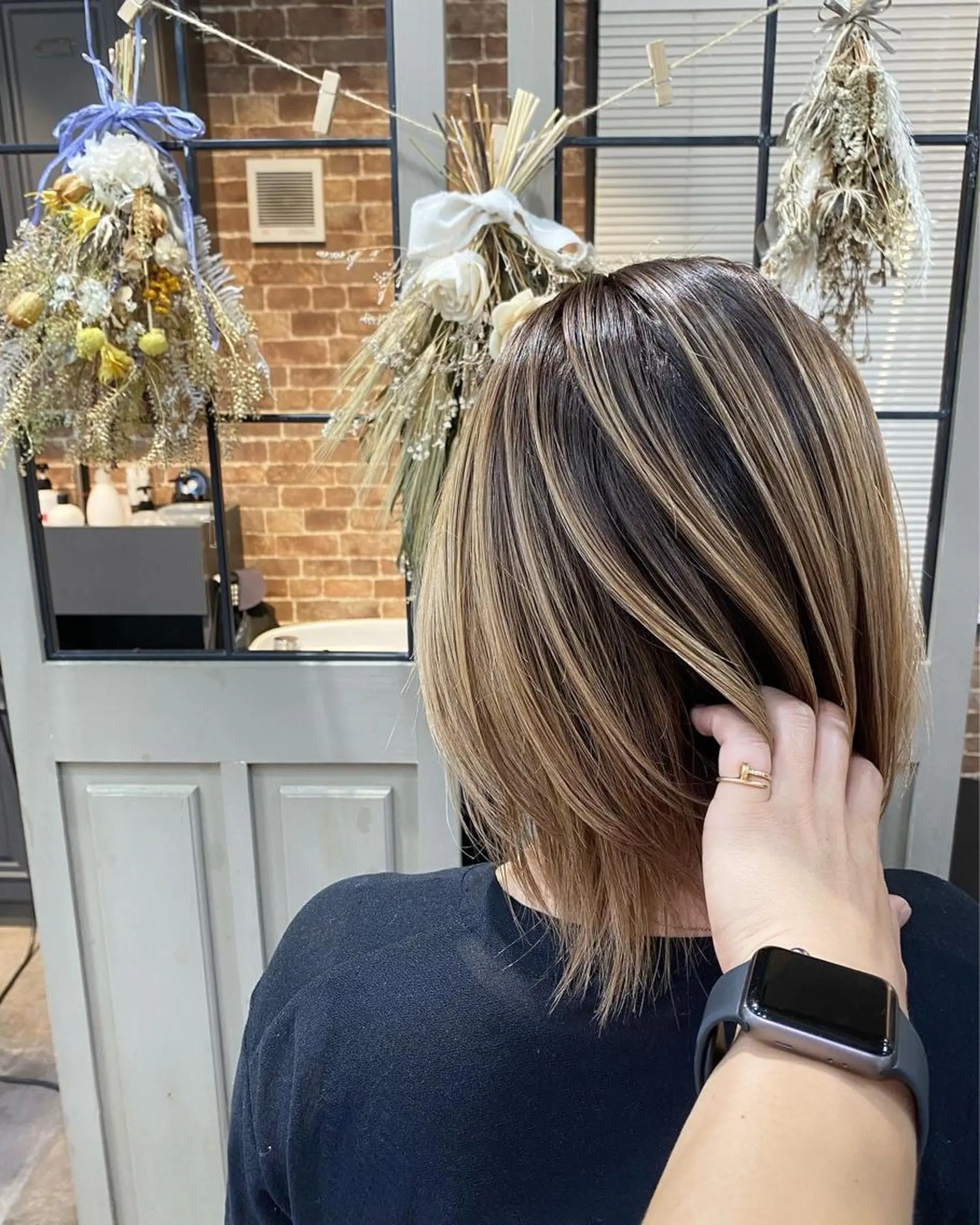 ミディアム レイヤーカット ヘアカラー トリートメント 粕川 達哉のヘアスタイル