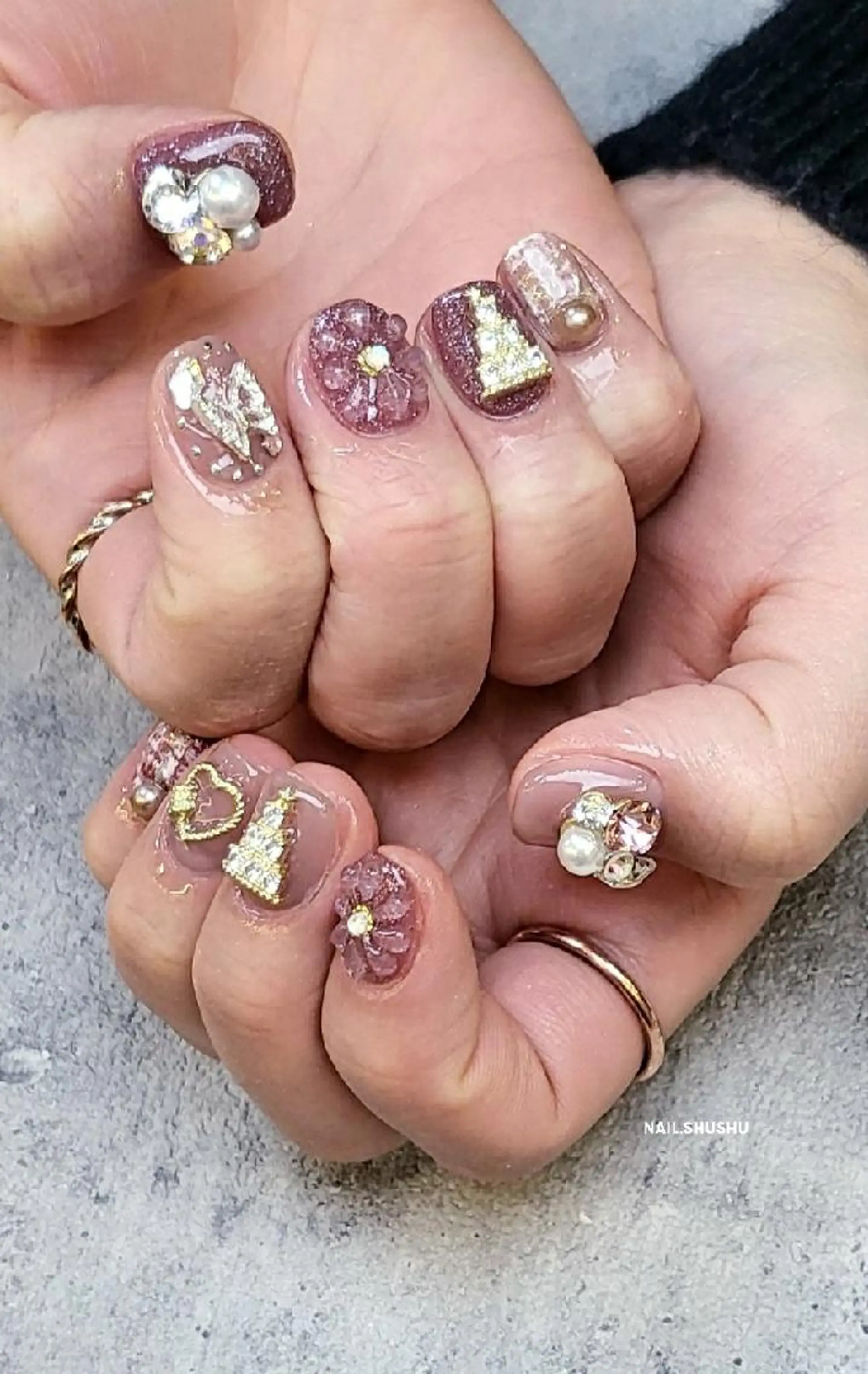 ネイル 持ち込み ニュアンスネイル シンプルネイル 冬ネイル 3dパーツ/流行り 👧shushu❤️のネイルデザイン