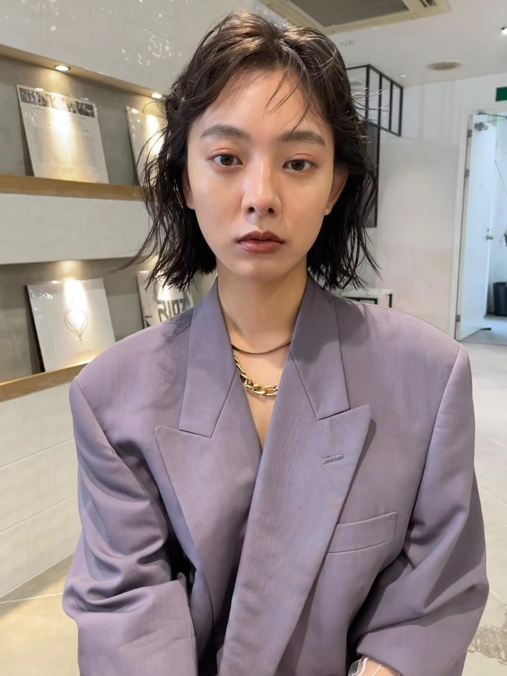 ショート カラー くせ毛 カット ヘアカラー トリートメント Loom.所属・村上雅人 ナチュラルモードのヘアスタイル