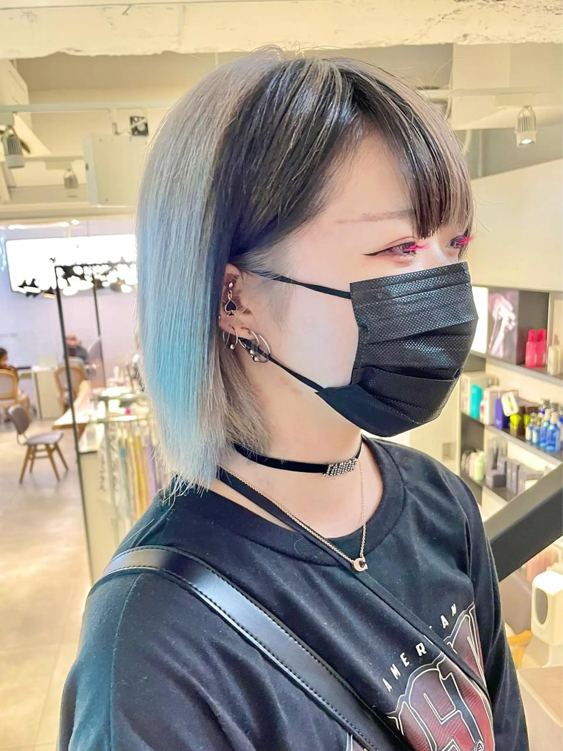 カラー ヘアカラー 🎀ボブ＋ハイトーン シュカ👶🏻のヘアスタイル