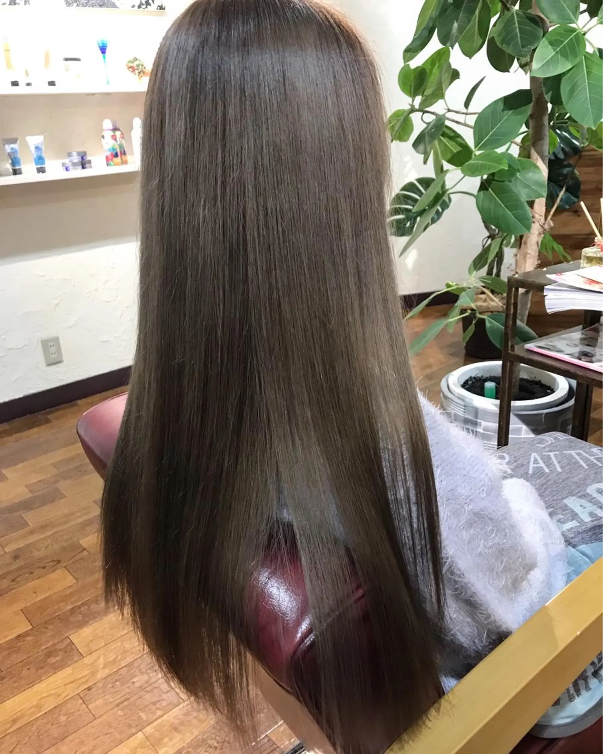 ロング カラー グレージュ 大嶋 宏隆のヘアスタイル