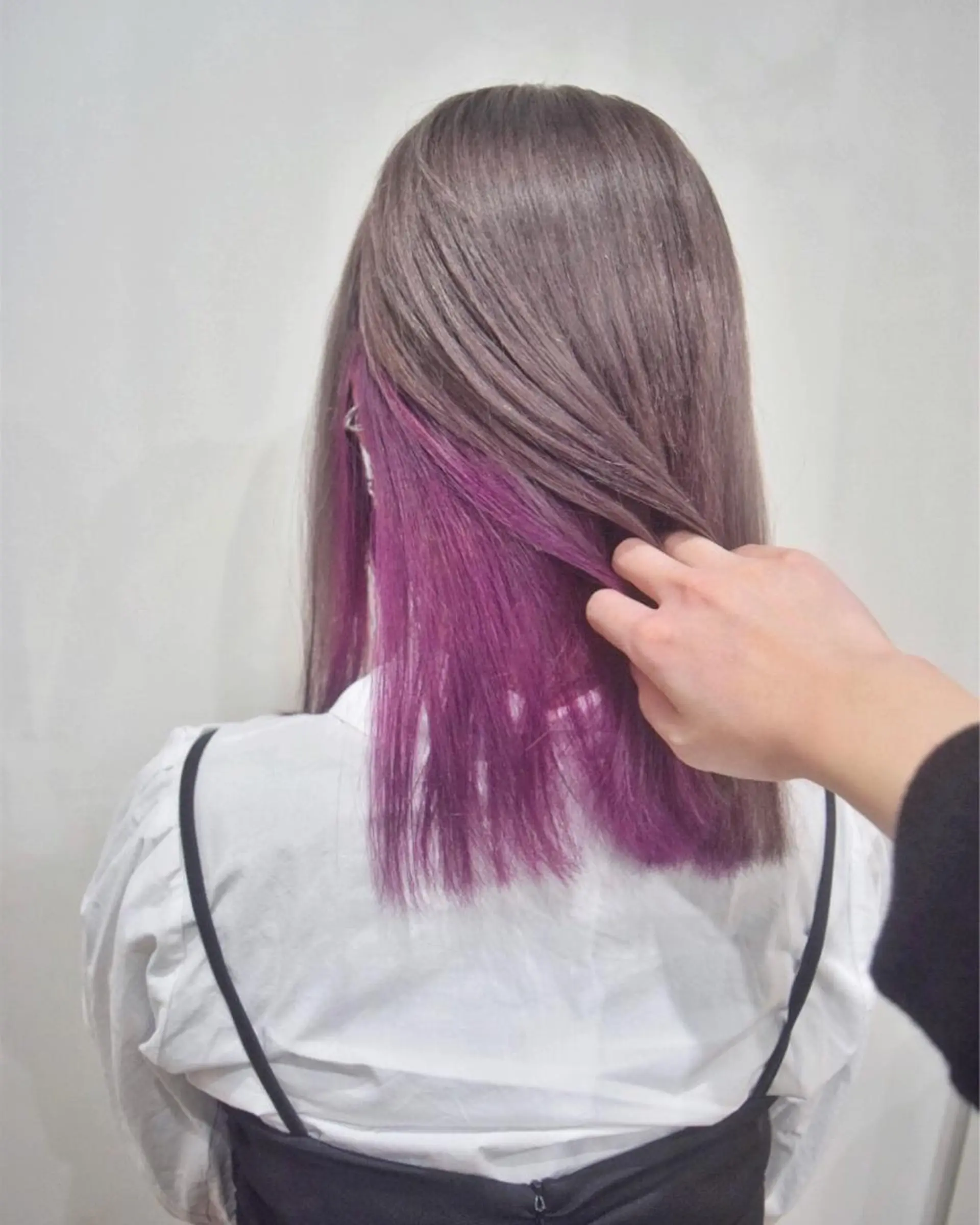 カラー ヘアカラー white.梅田 デザインカラー🦄のヘアスタイル