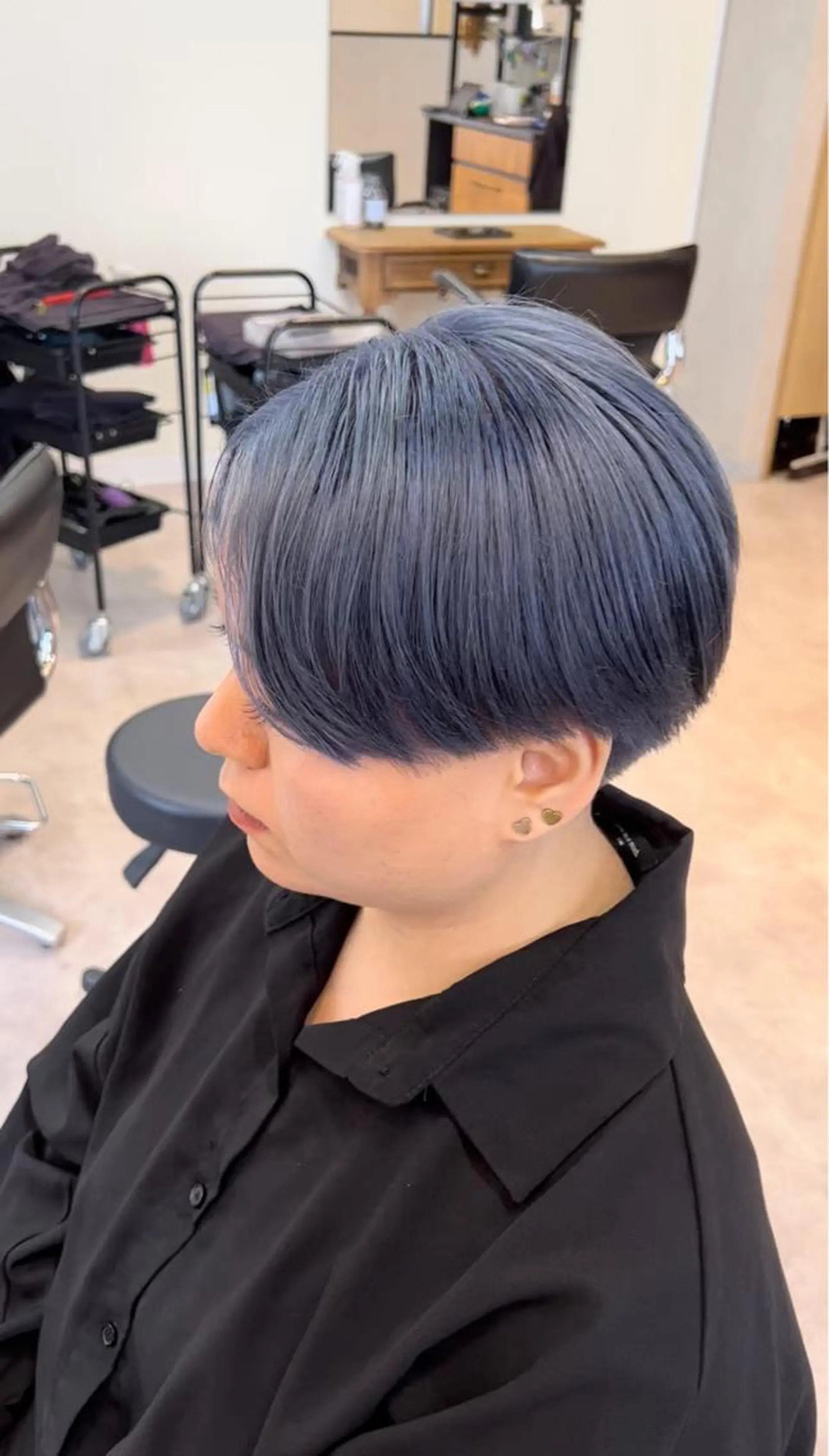 ショート カラー ブルーカラー ハイライトカラー ネイビーカラー ハイライト ウルフカット ヘアカラー メンズStylist 山根慧のヘアスタイル