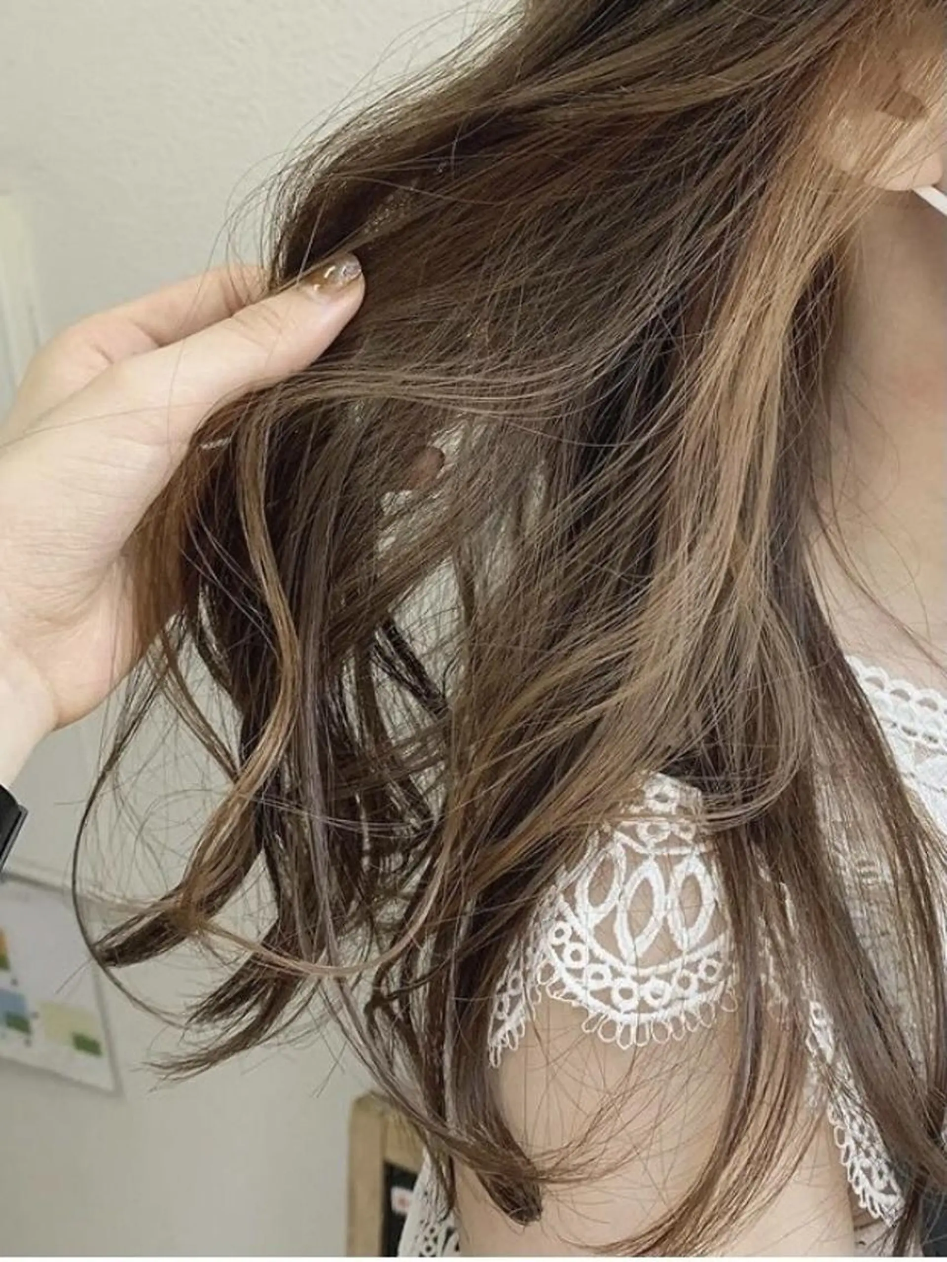 ロング カラー ベージュカラー イヤリングカラー ミルクティーベージュ カット ヘアカラー トリートメント edge.所属・くまがい みゆ【edge.】のヘアスタイル