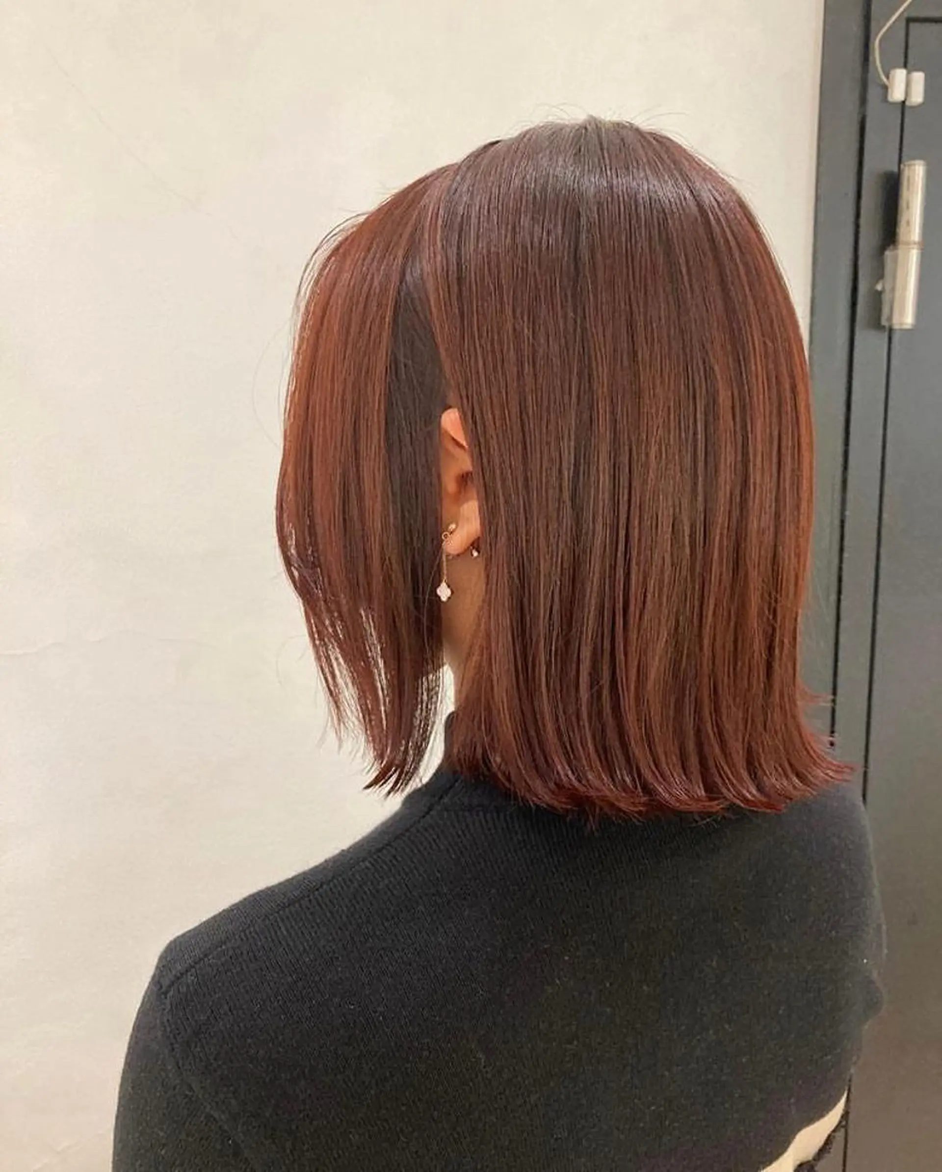 ショート カラー ヘアアレンジ ハイトーンカラー ピンクカラー レッドカラー バイオレットカラー 外ハネヘア エグチ アキラのヘアスタイル