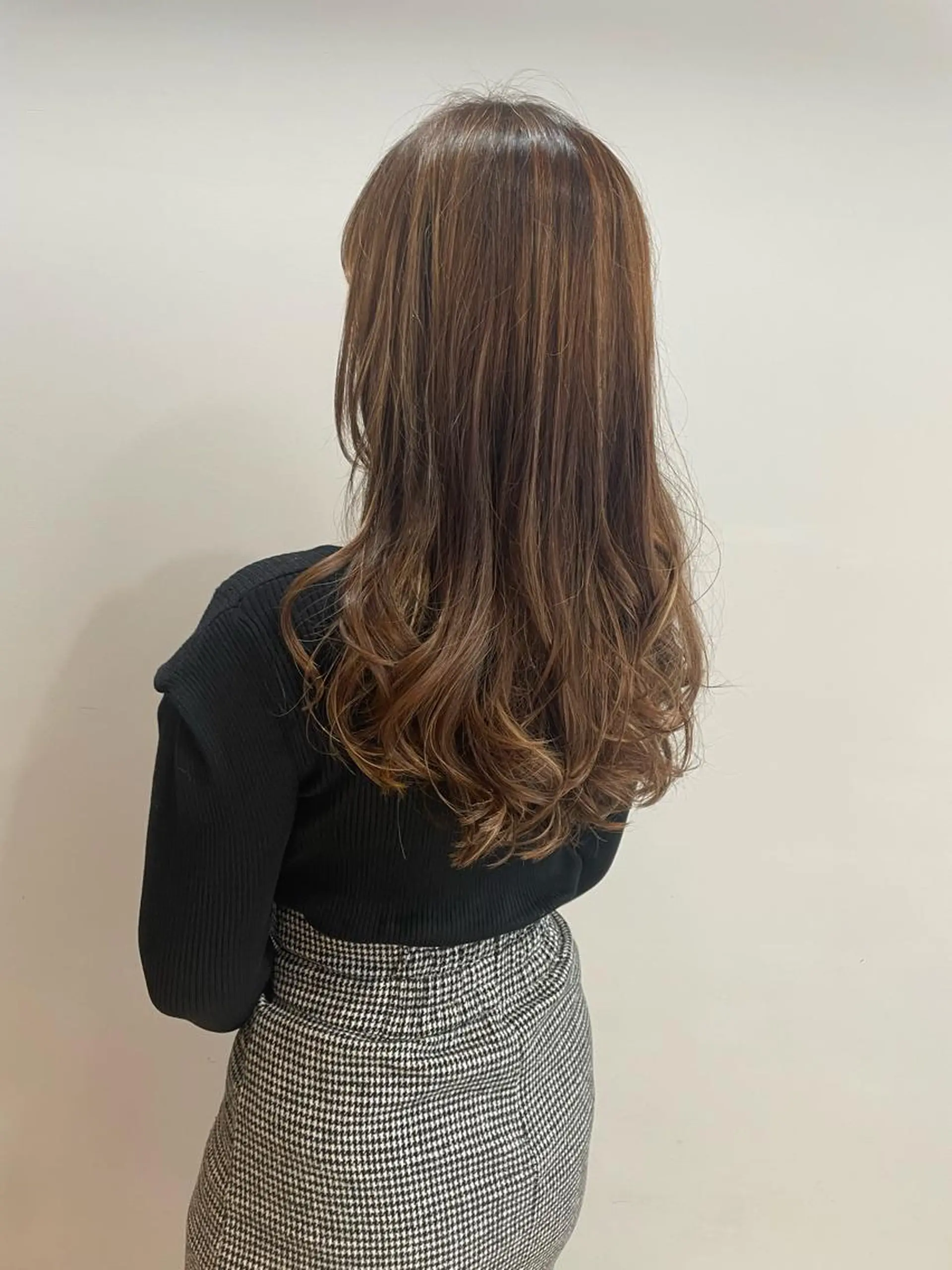 ロング パーマ 髪質改善✨透明感カラ ー🌈シエルブルーのヘアスタイル