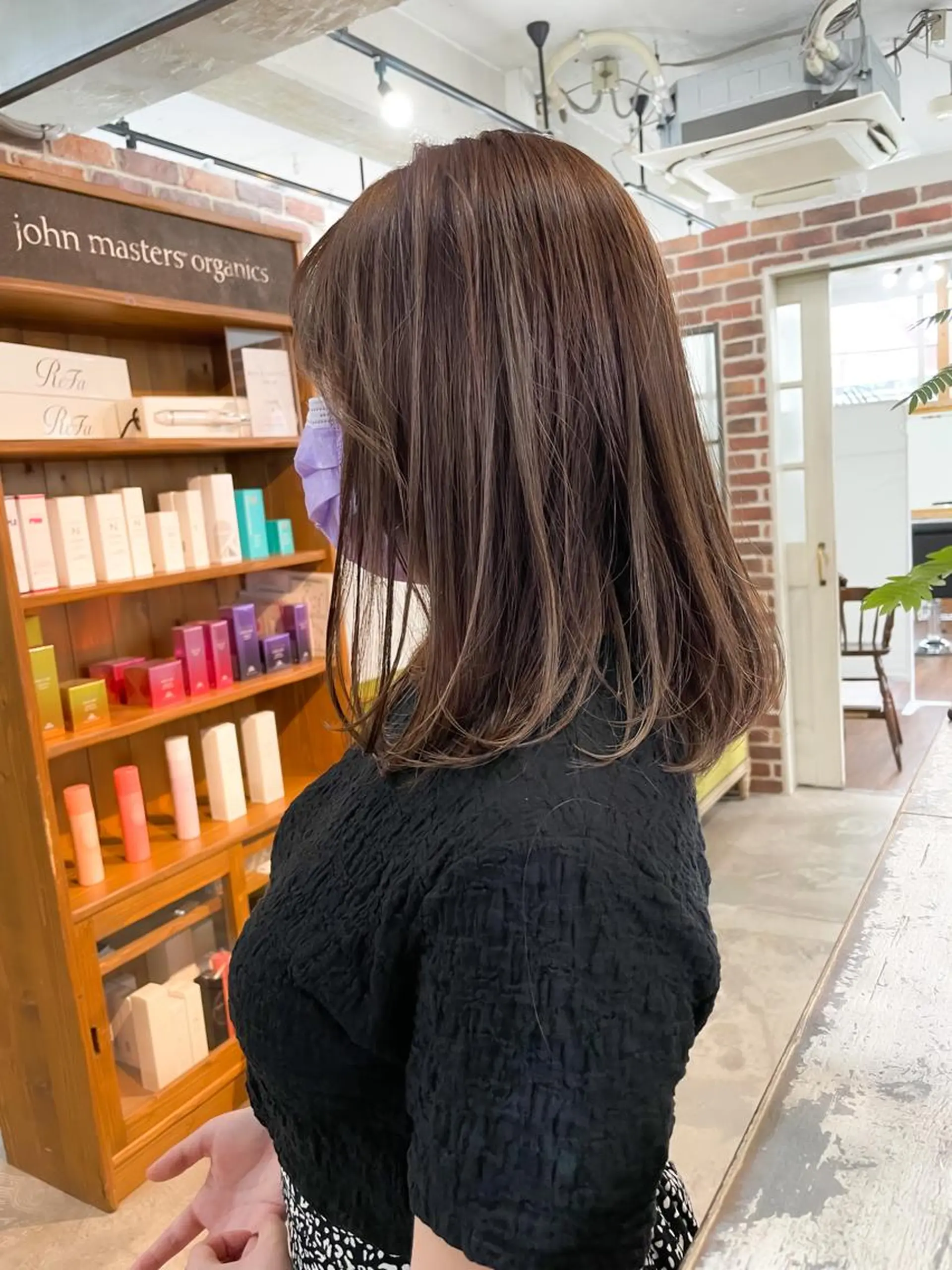 ミディアム 白いハイライト🤍 タナカリョウスケのヘアスタイル