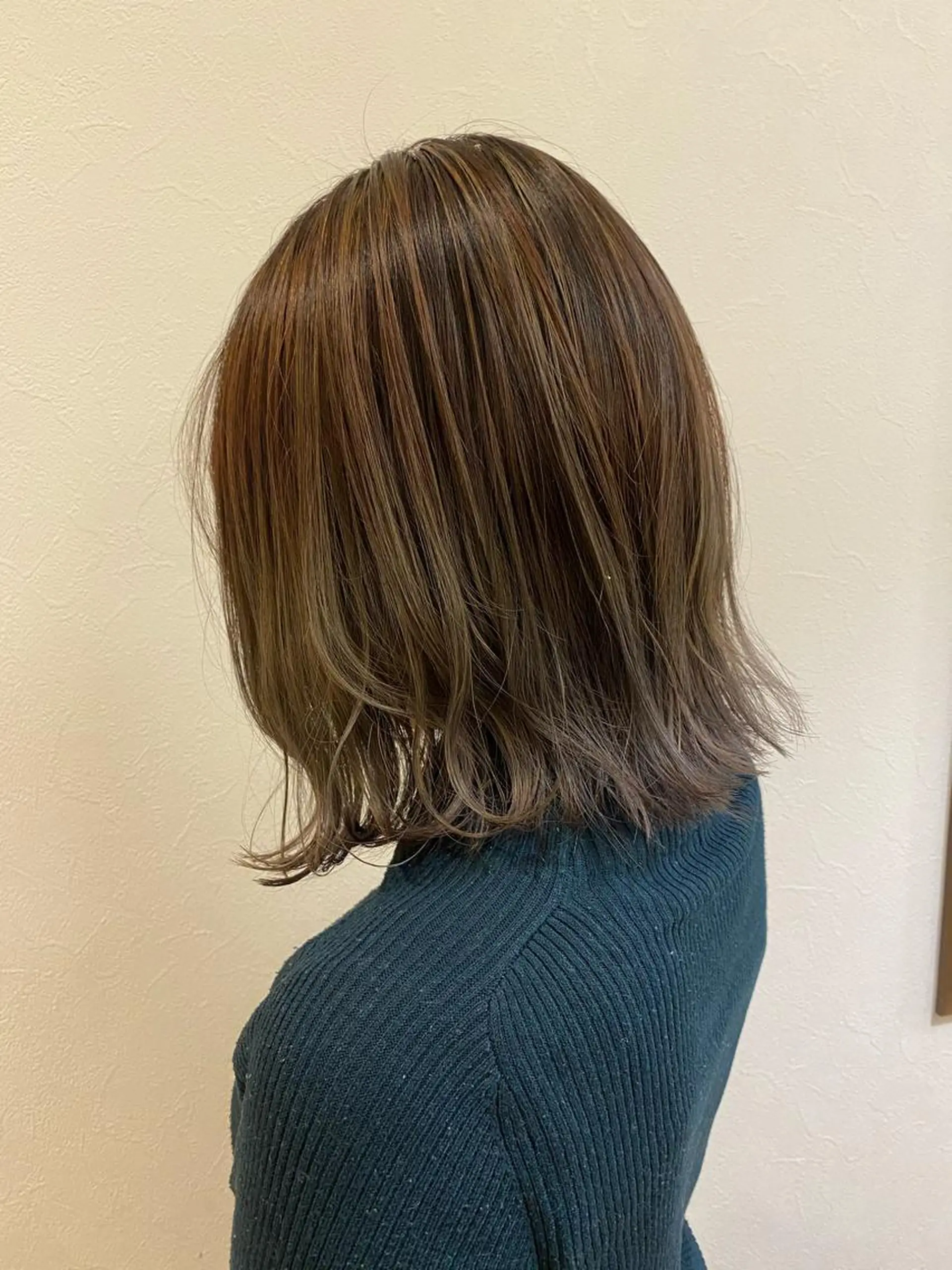 ミディアム 岡本 真実のヘアスタイル