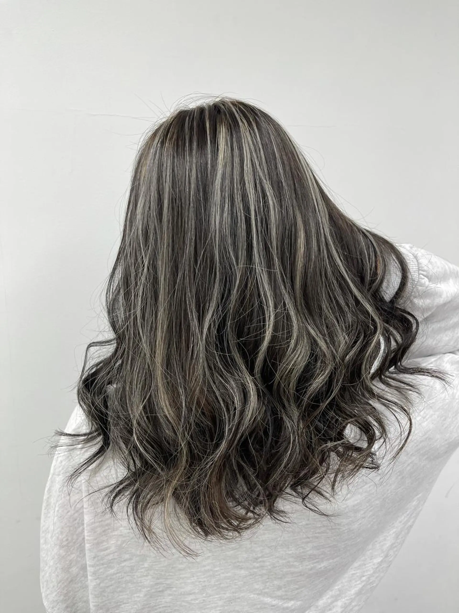 ロング ハイライト ハイトーン ／ レイヤー/吉田陸斗のヘアスタイル