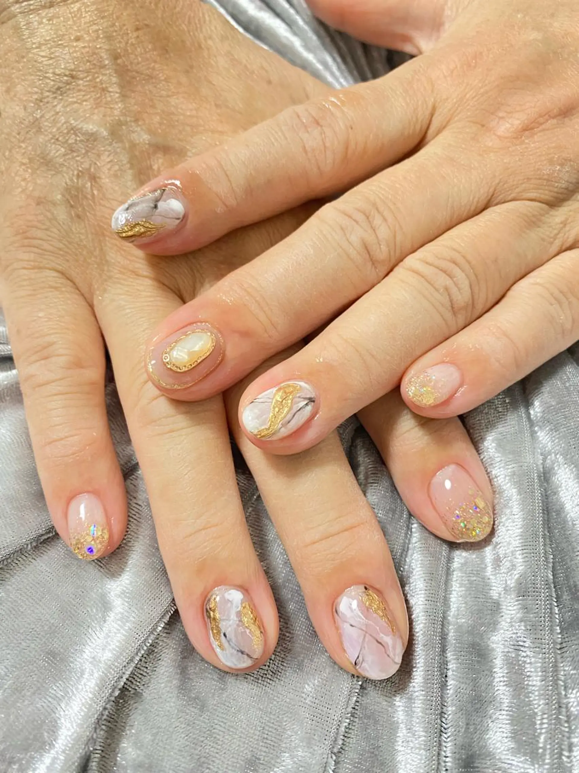 ネイル ゴールド 大理石ネイル(マーブル) ニュアンスネイル ホワイト Esthetic Will所属・will 有希のネイルデザイン