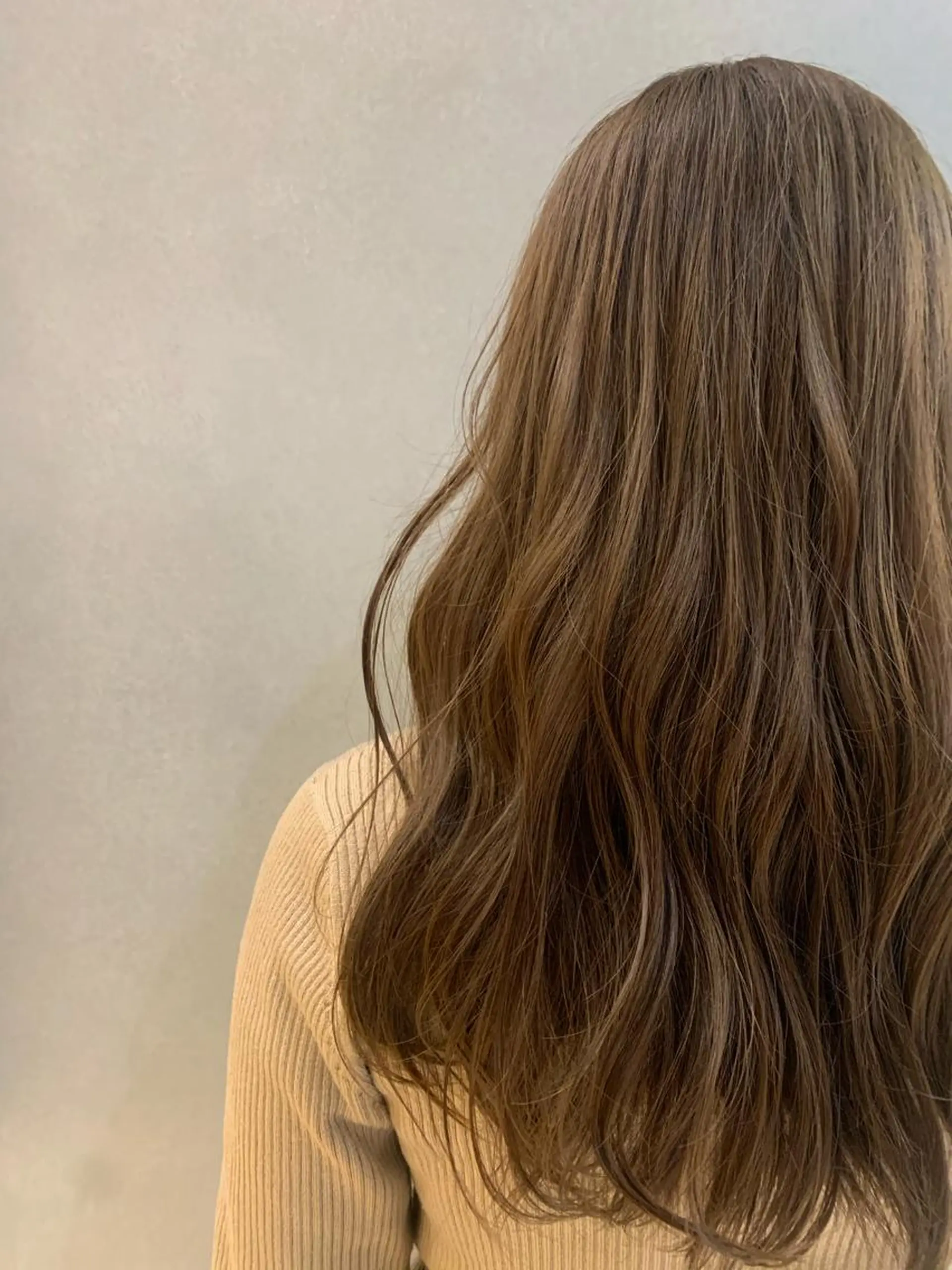 ロング ハイライト 土佐 優奈のヘアスタイル
