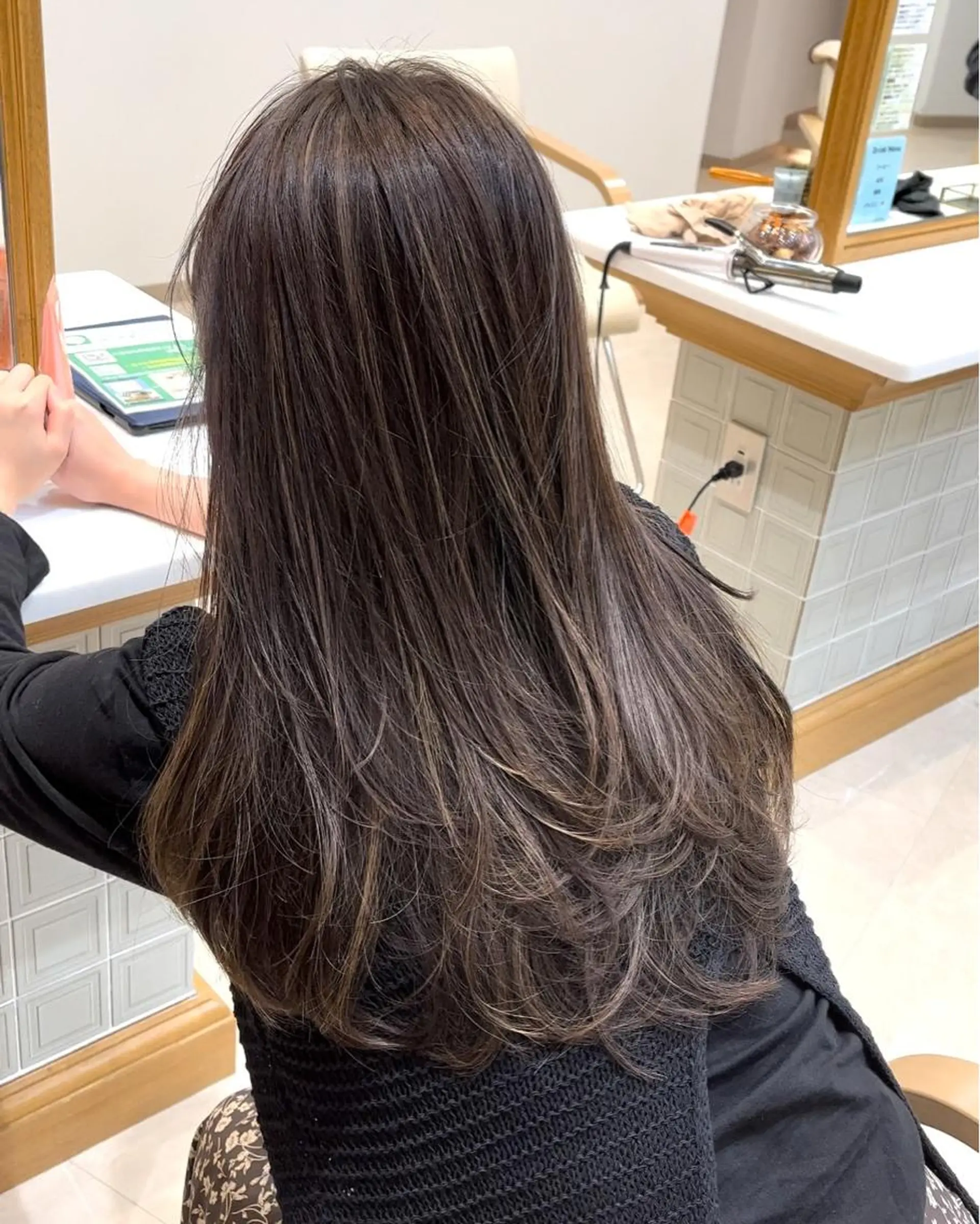 ミディアム カラー ハイライトカラー ハイライト レイヤーカット ミタニ/髪質改善 /レイヤーカットのヘアスタイル