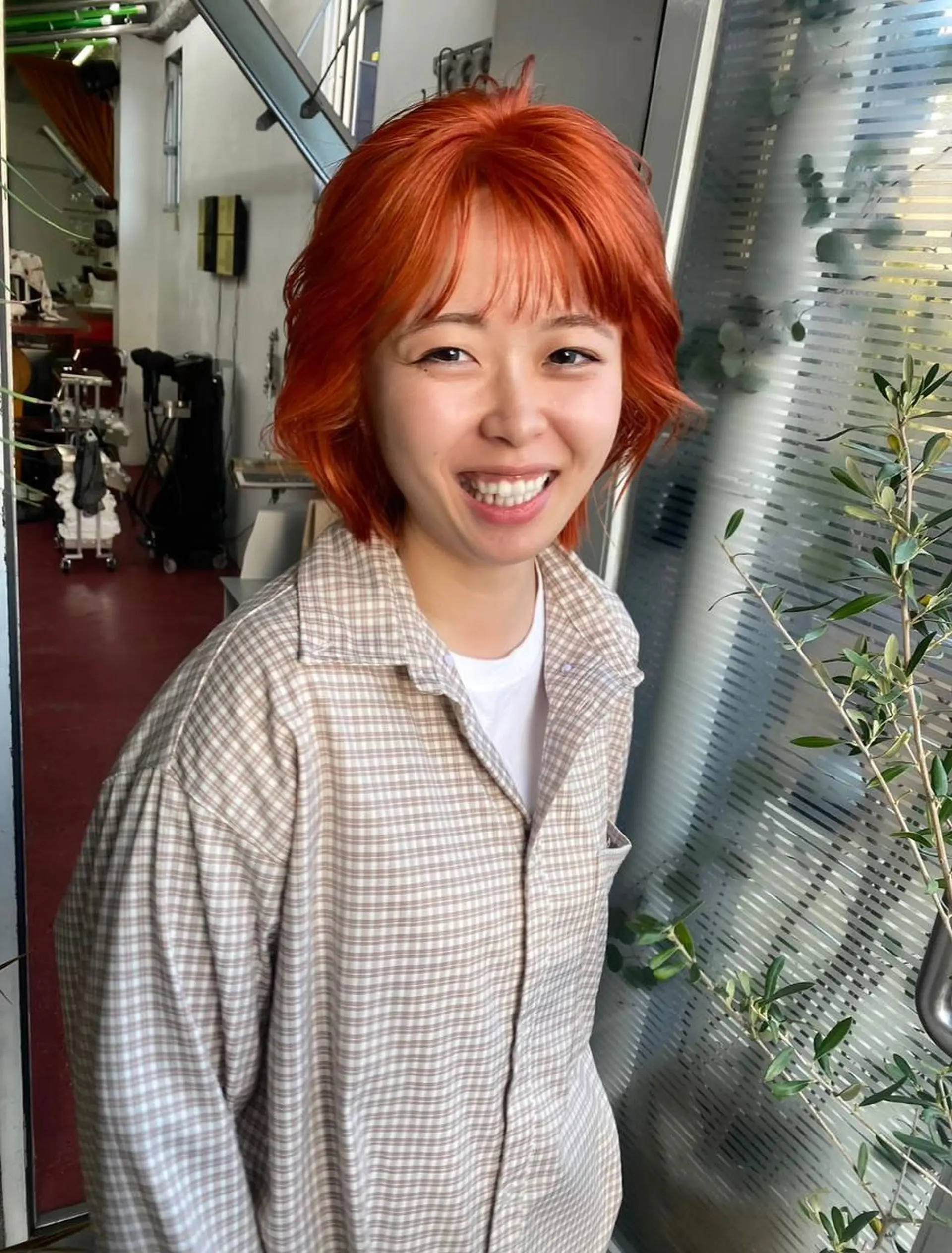 ミディアム カラー インナーカラー/ボブ イヤリングカラーのヘアスタイル