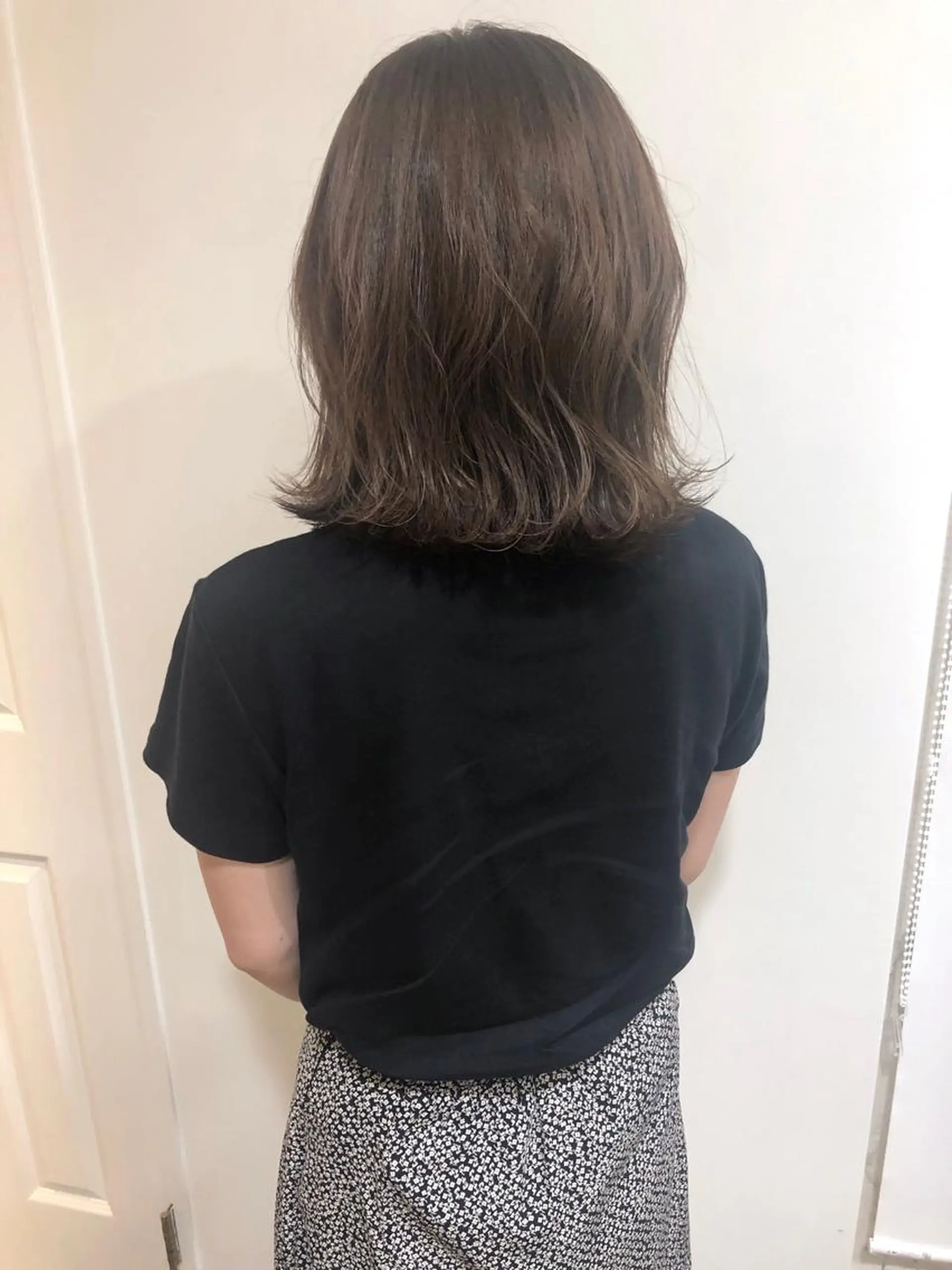 ミディアム カラー MIOベージュカラー 柔らかいカラーのヘアスタイル