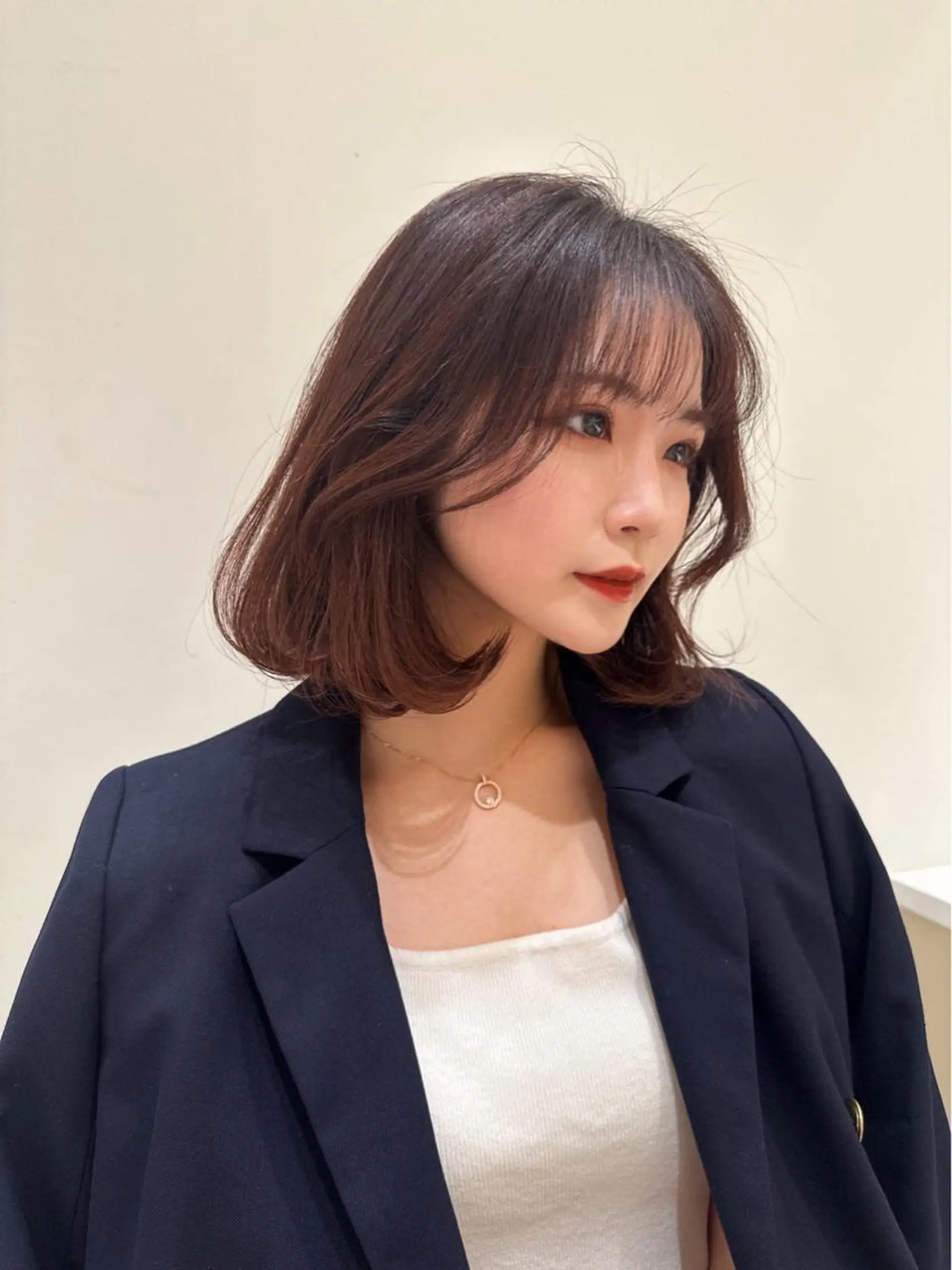 ミディアム カラー ヘアアレンジ 切りっぱなしボブ 黒髪 グレージュ ボブ くびれヘア 🌿レイヤー/ブリー チ/🌿‬JINのヘアスタイル