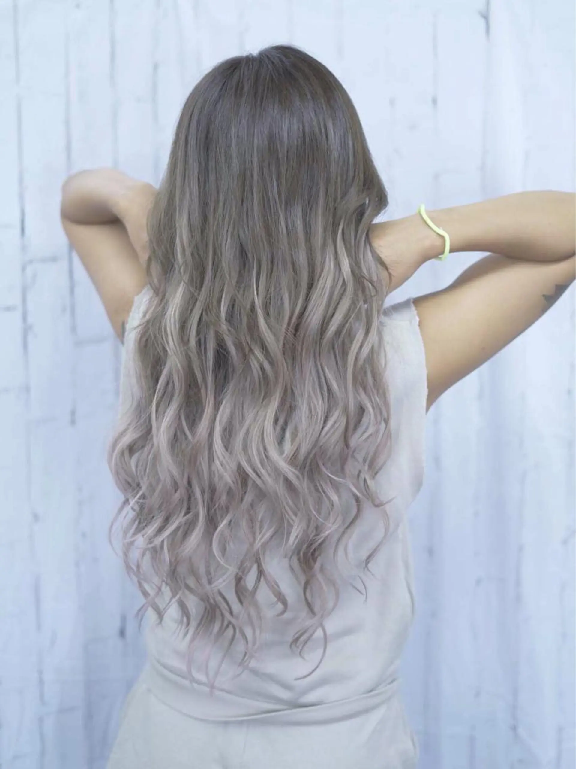 ロング カラー シールエクステ グラデーションカラー エクステ カット ヘアカラー エクステ ヤナ マネージャーのヘアスタイル