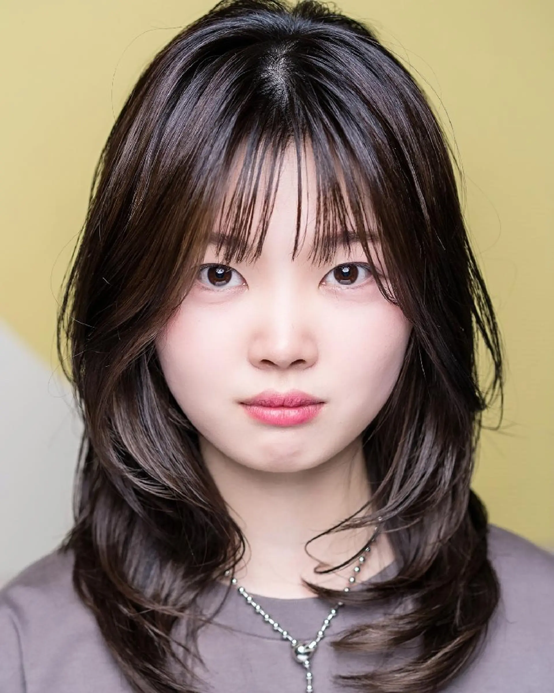 セミロング カラー ダークグレー 松尾 泰伸のヘアスタイル