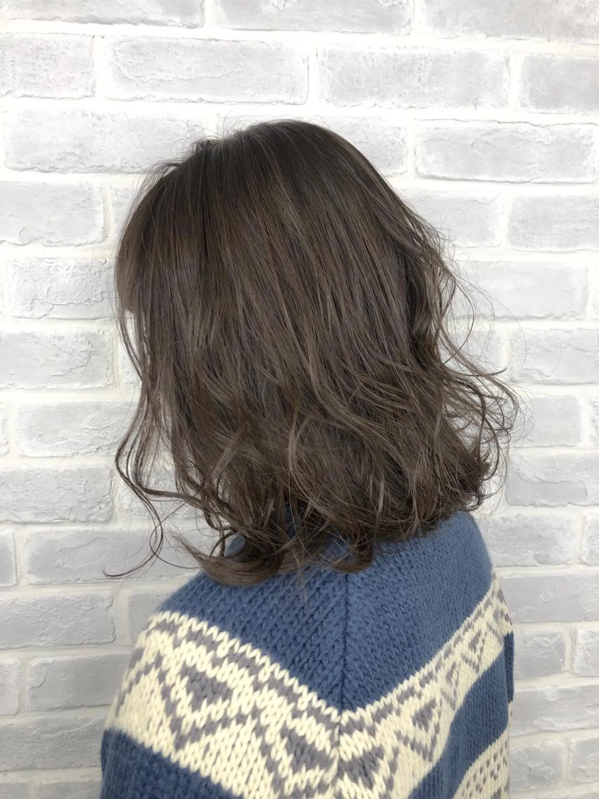 ミディアム カラー アッシュ アッシュグレー ハイライトカラー ハイライト 【透明感、艶髪】西村 有司のヘアスタイル