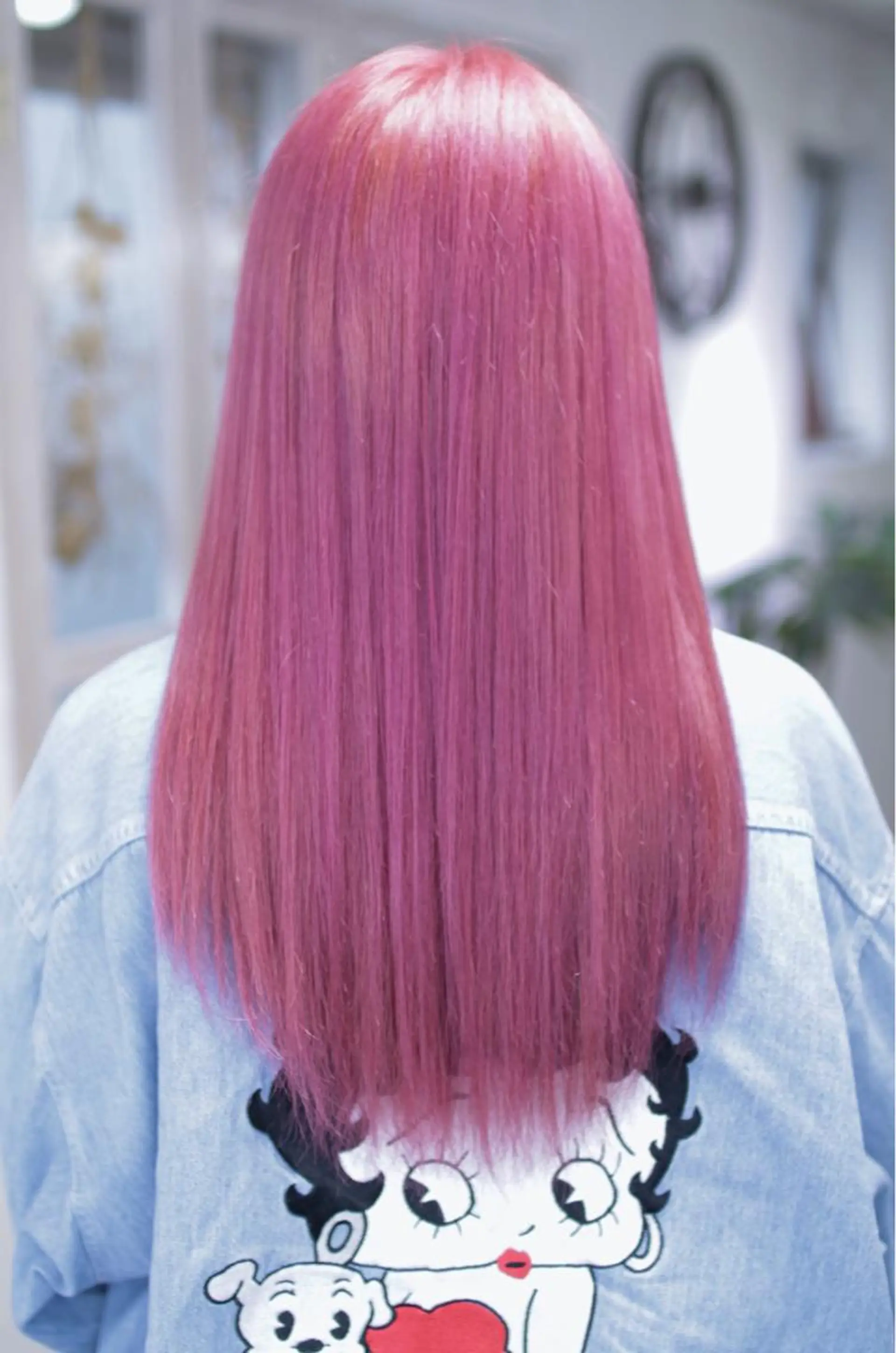 ロング カラー パーマ ヘアアレンジ ブリーチ ピンクカラー 推し活専用 【派手髪】飯野ゆかりのヘアスタイル