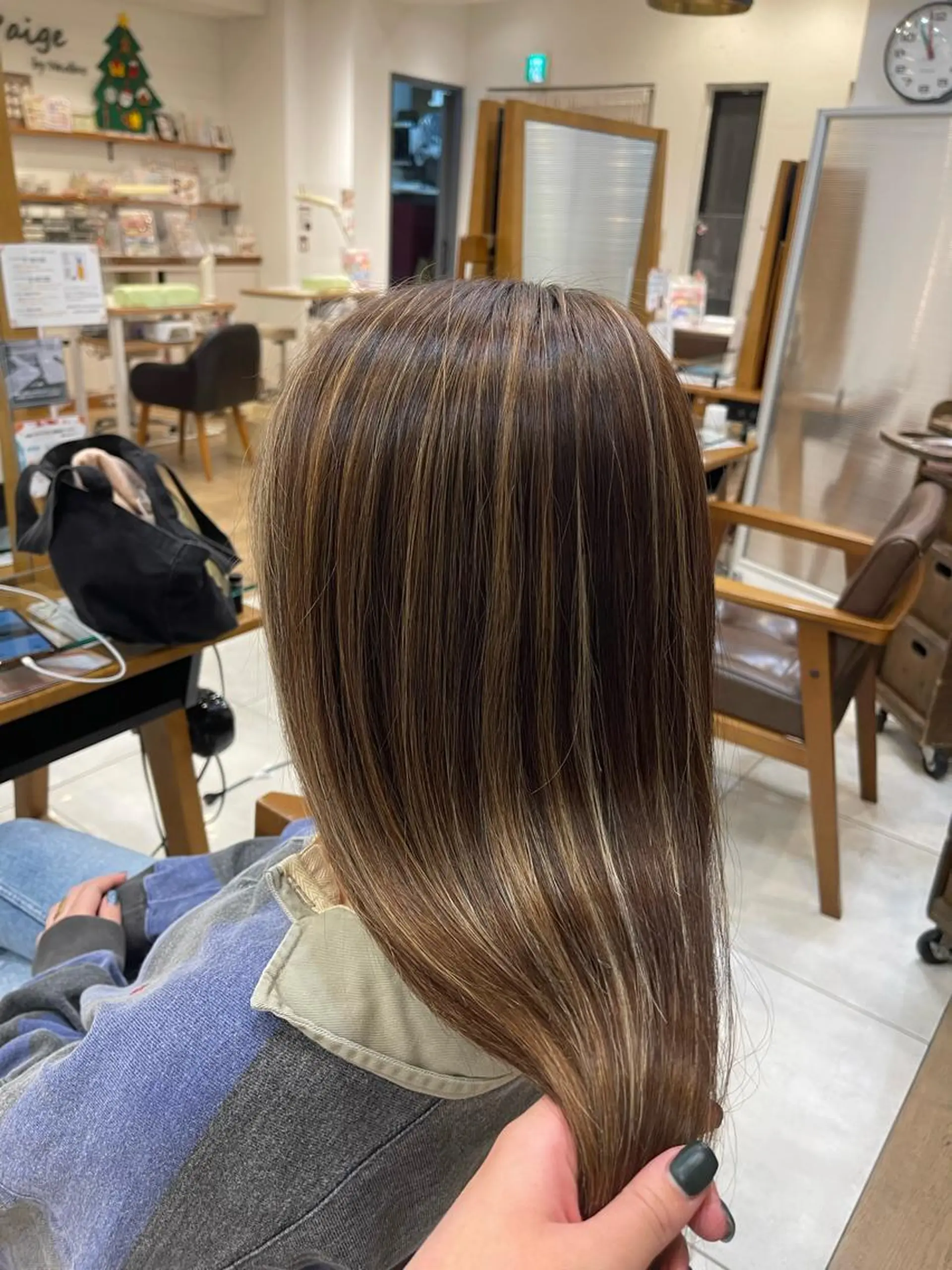 ロング カラー ヘアアレンジ ハイライトカラー ハイライト オザキクウガ/ ブリーチ/髪質改善のヘアスタイル