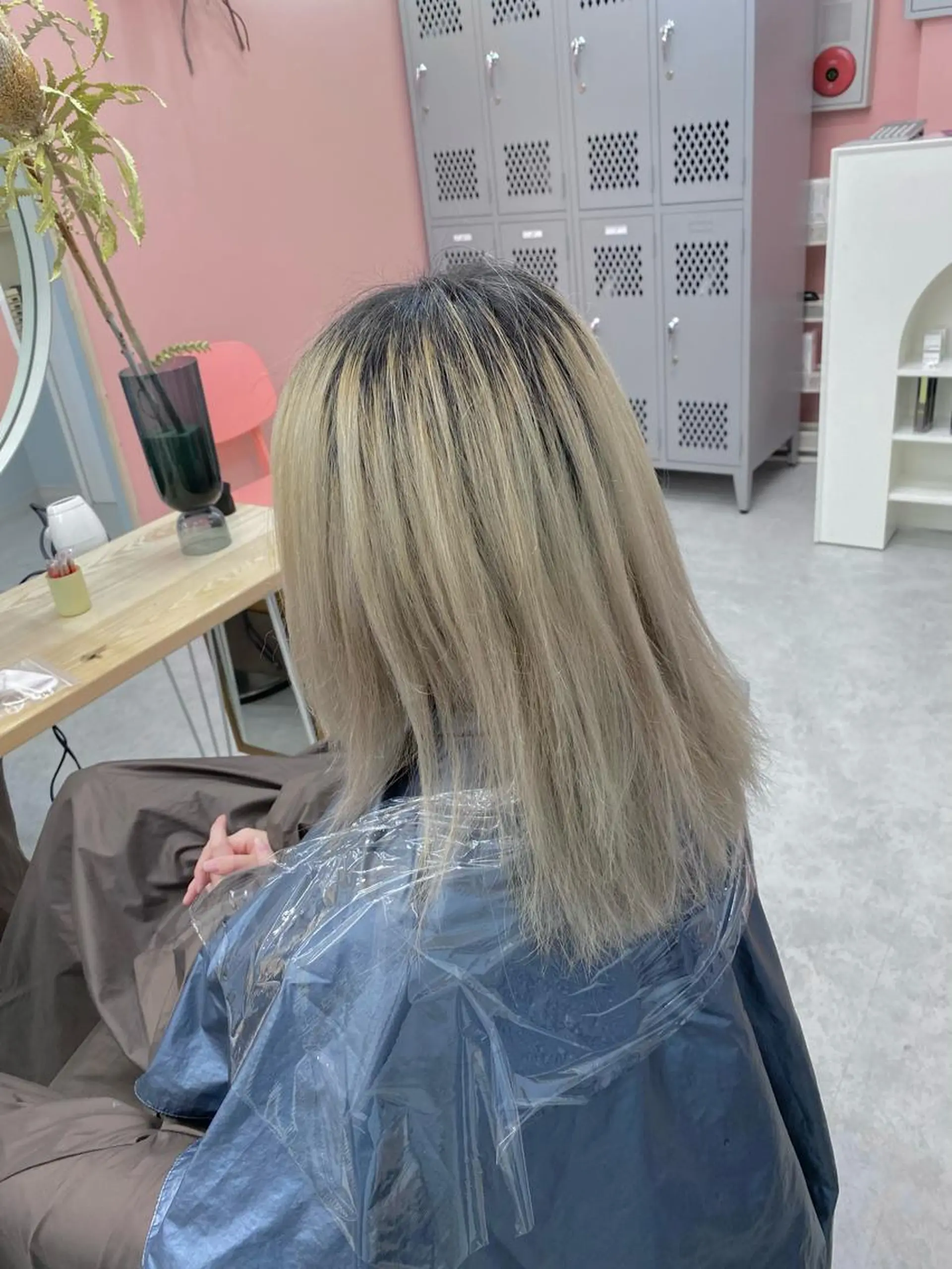 ミディアム カラー メンズ メンズブリーチ メンズインナーカラー ブリーチ インナーカラー ケアブリーチ/ツヤ髪 /ハイトーン/西村のヘアスタイル