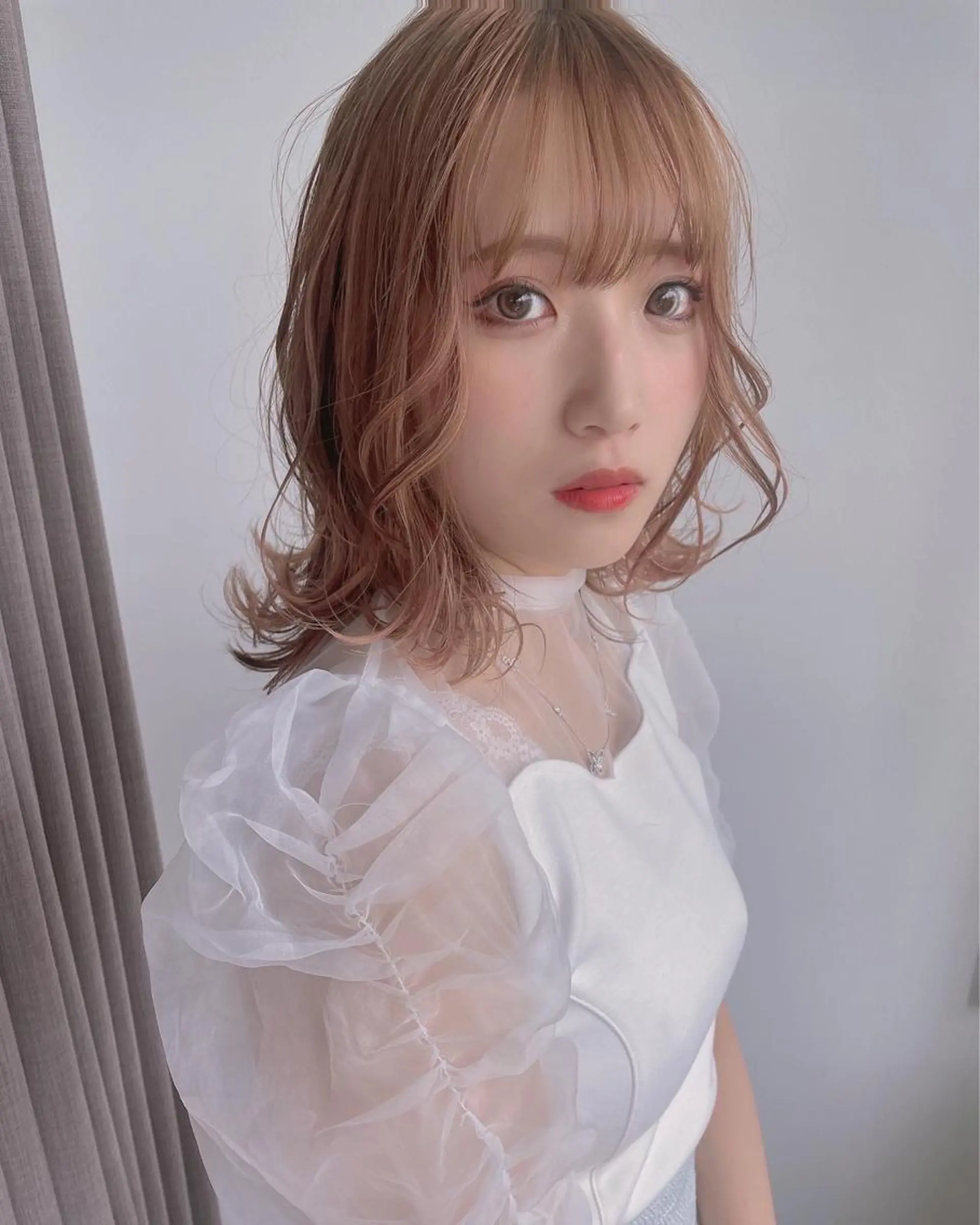 ミディアム カラー ベージュカラー ミルクティーベージュ カット ヘアカラー トリートメント ハイトーン/レイヤー /ケアブリーチ石川治のヘアスタイル