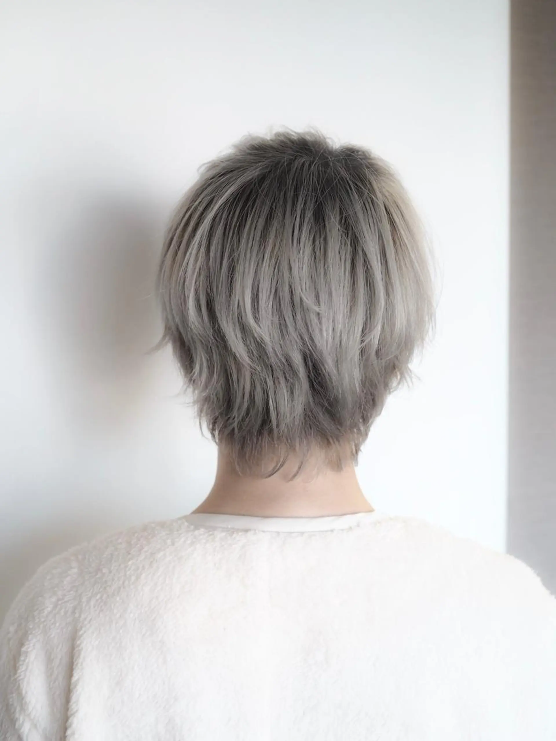 ショート カラー ヘアアレンジ メンズ メンズハイトーン メンズバレイヤージュのヘアスタイル