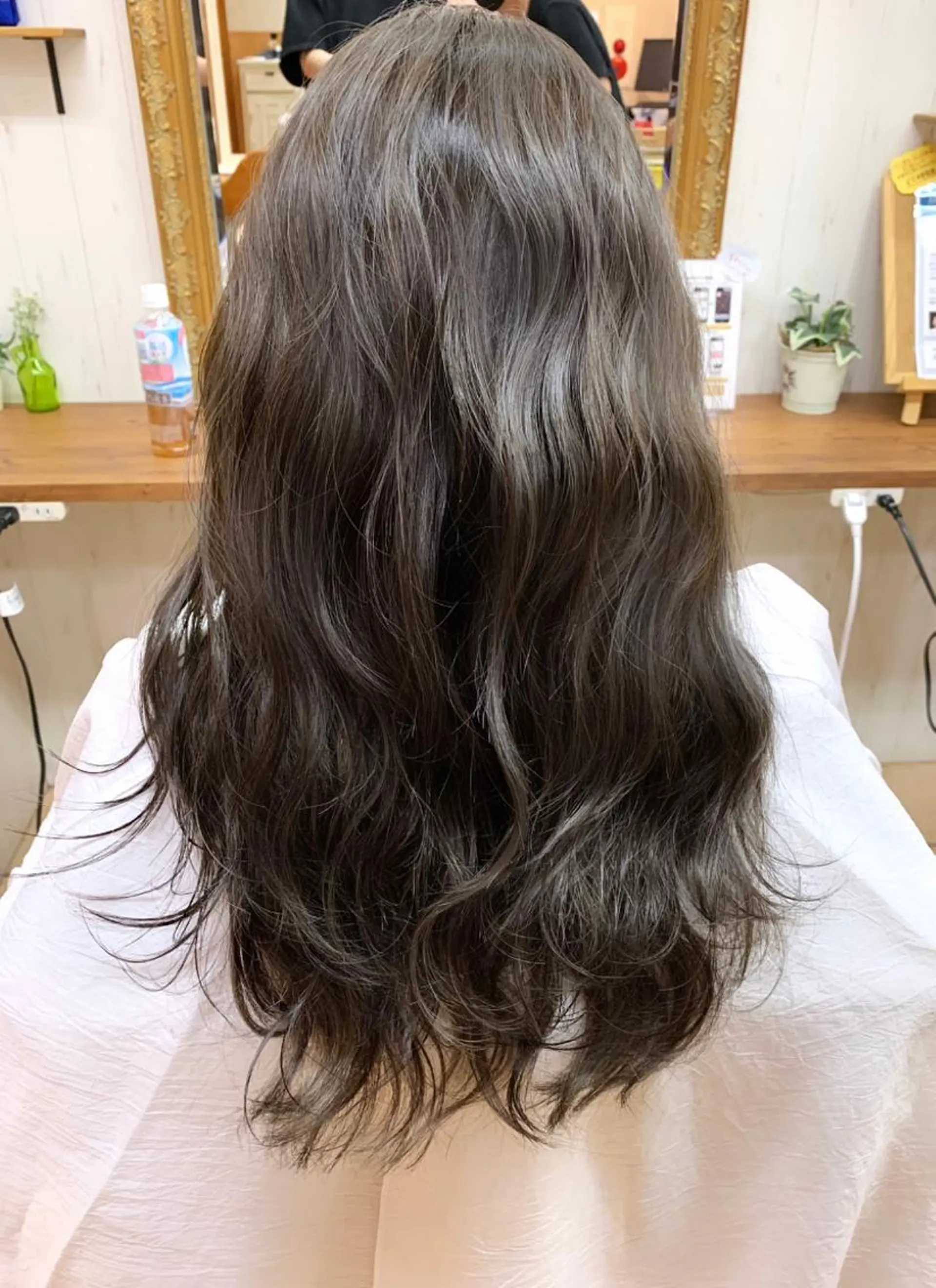 ロング カラー 透明感カラー グレージュ ハイライトカラー ハイライト 長谷川 湧のヘアスタイル